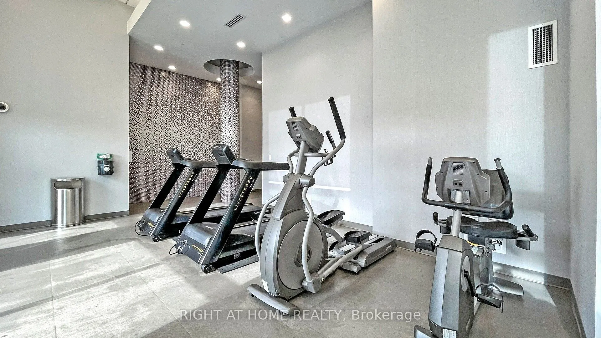 2756 Old Leslie Street, #1110