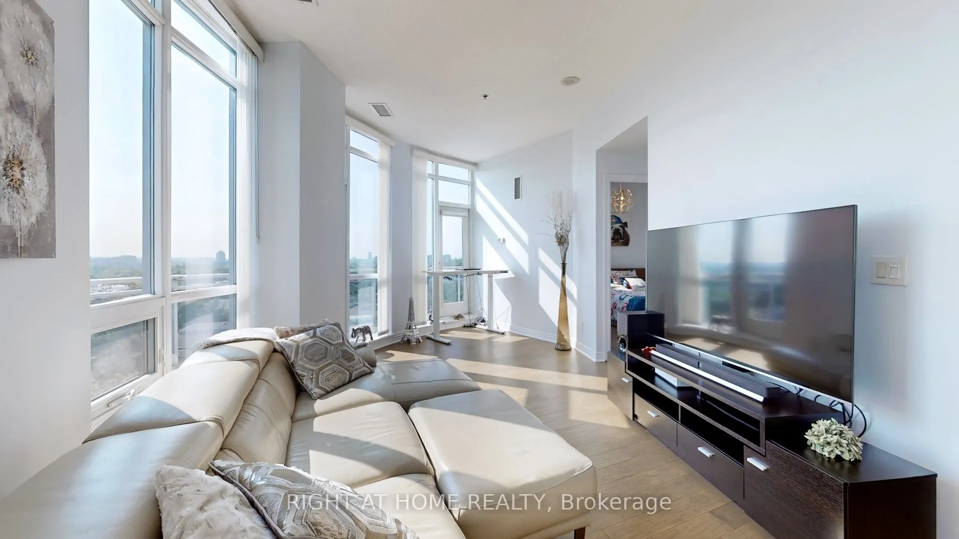 2756 Old Leslie Street, #1110