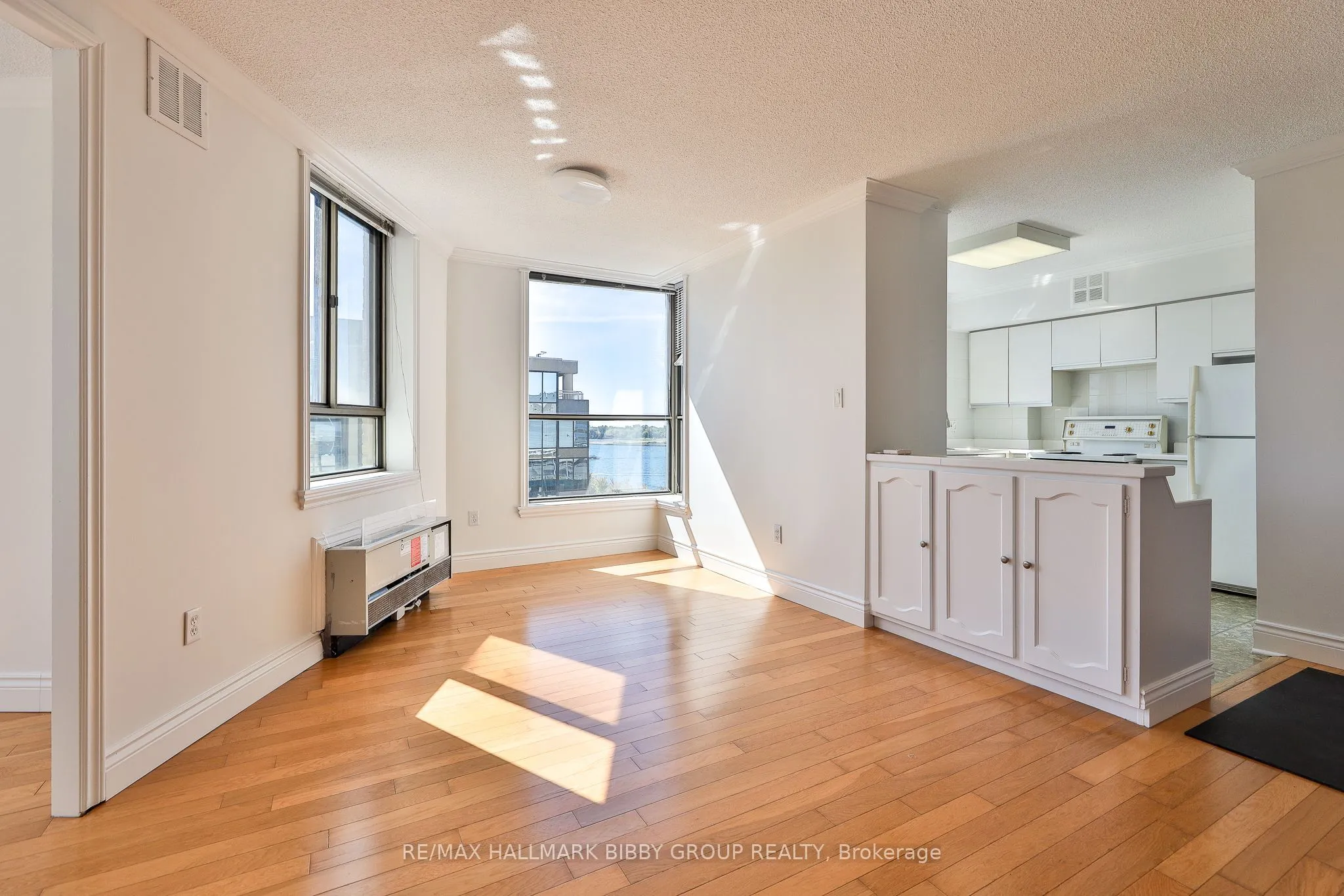 270 Queens Quay Boulevard W, #801