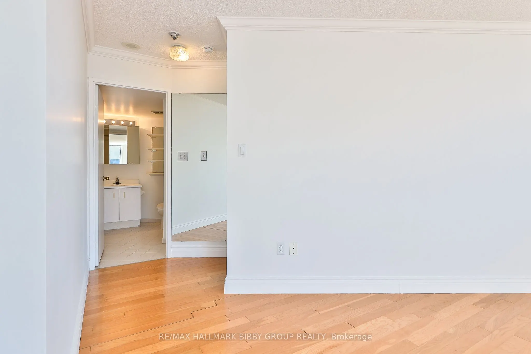 270 Queens Quay Boulevard W, #801