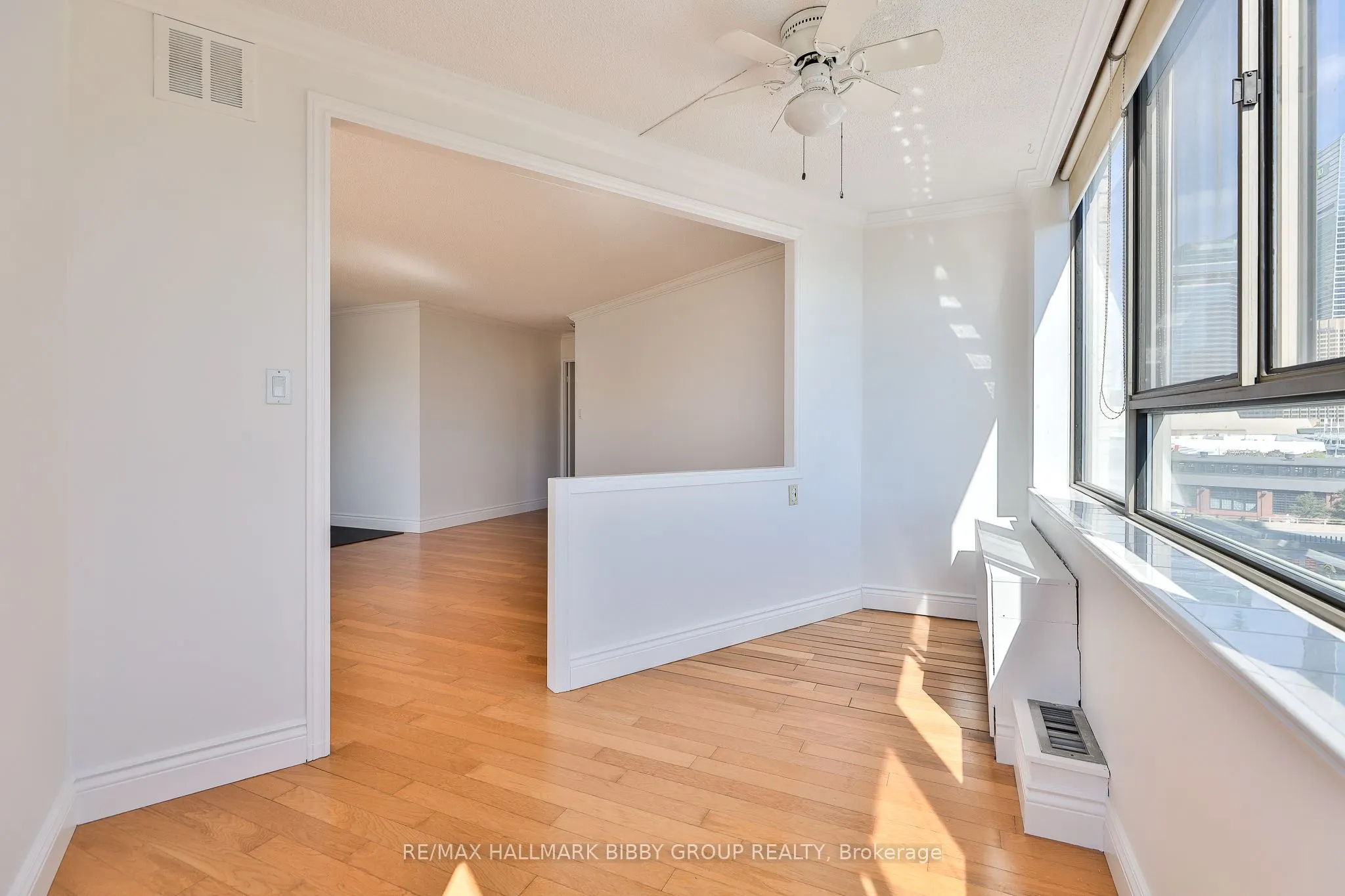 270 Queens Quay Boulevard W, #801