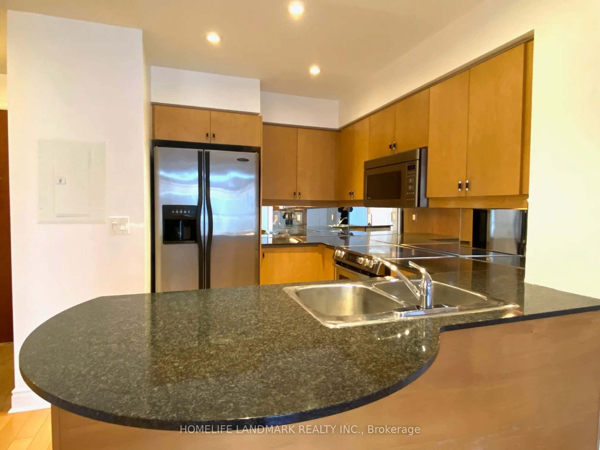 18 Kenaston Gardens, #608