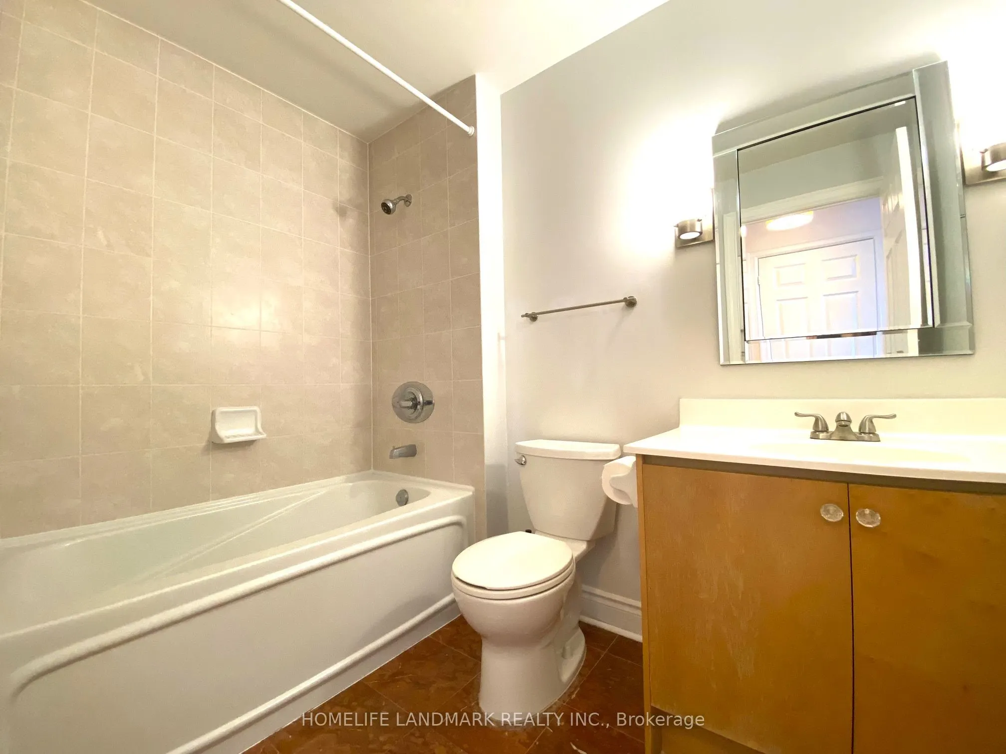 18 Kenaston Gardens, #608