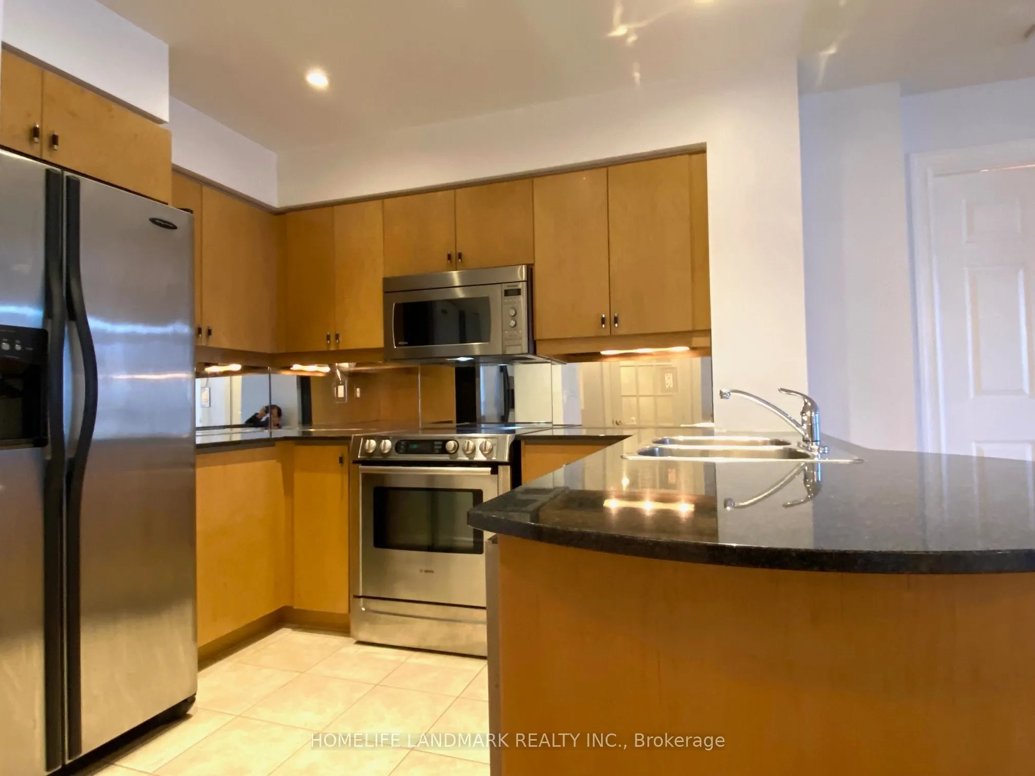 18 Kenaston Gardens, #608