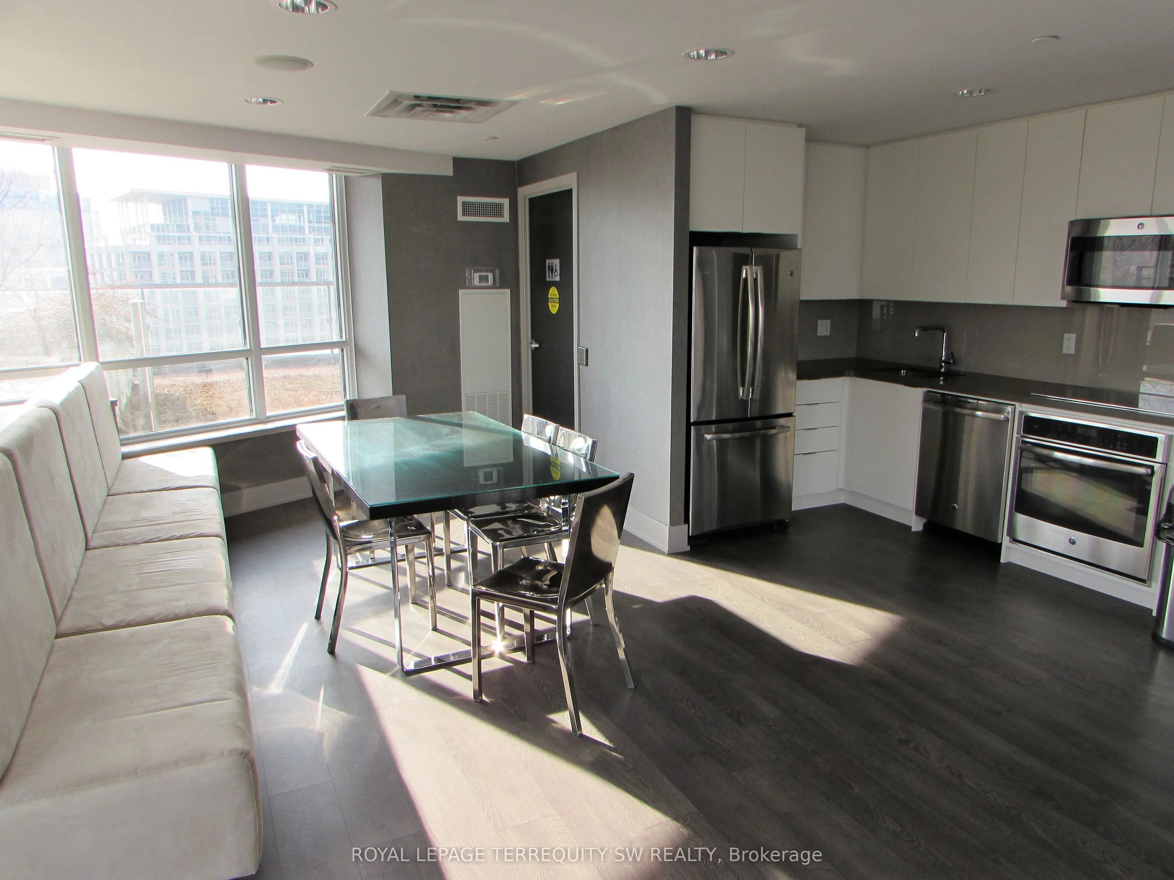 50 Bruyeres Mews, #208