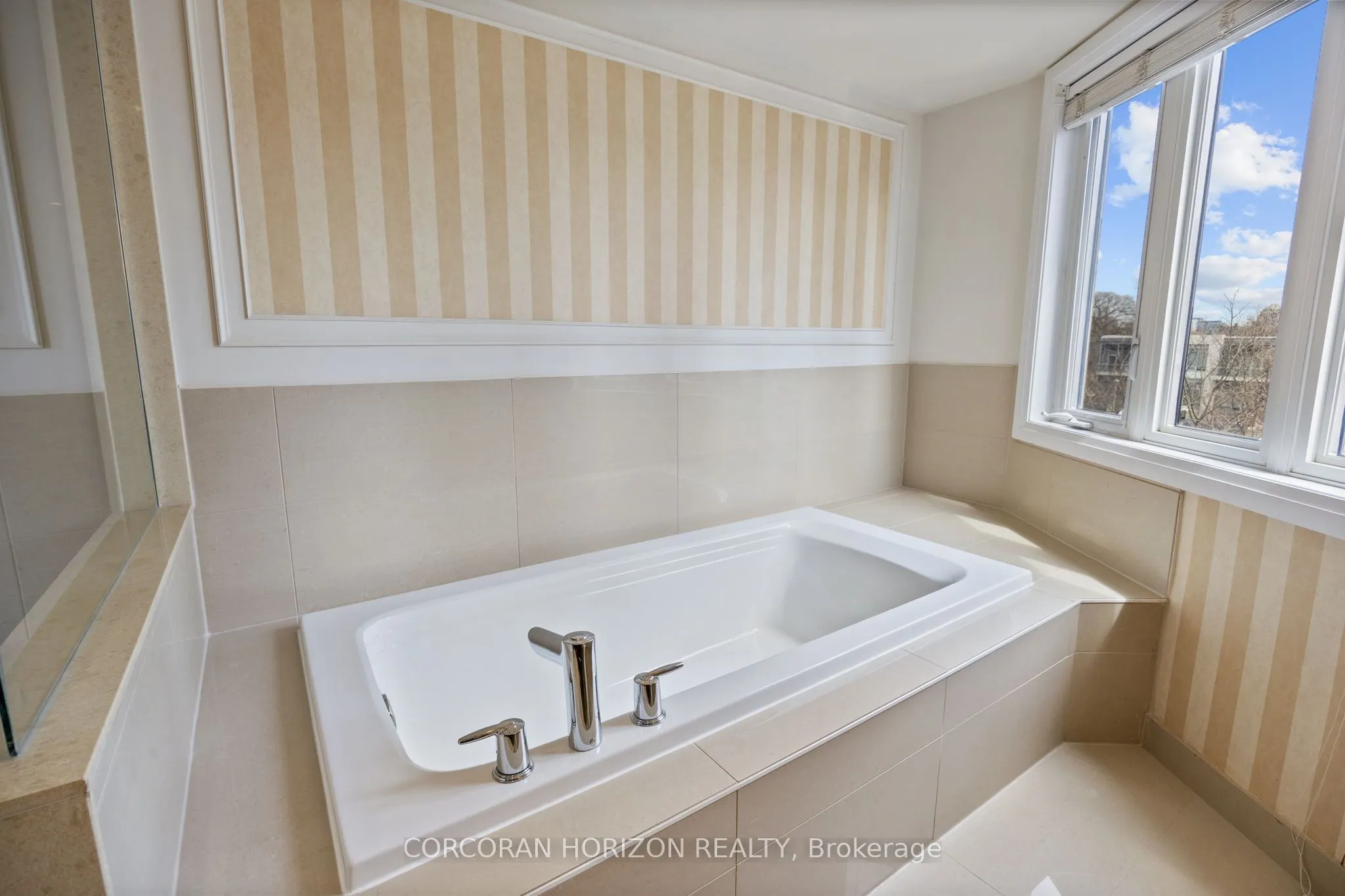 9 Oakburn Crescent, #TH39