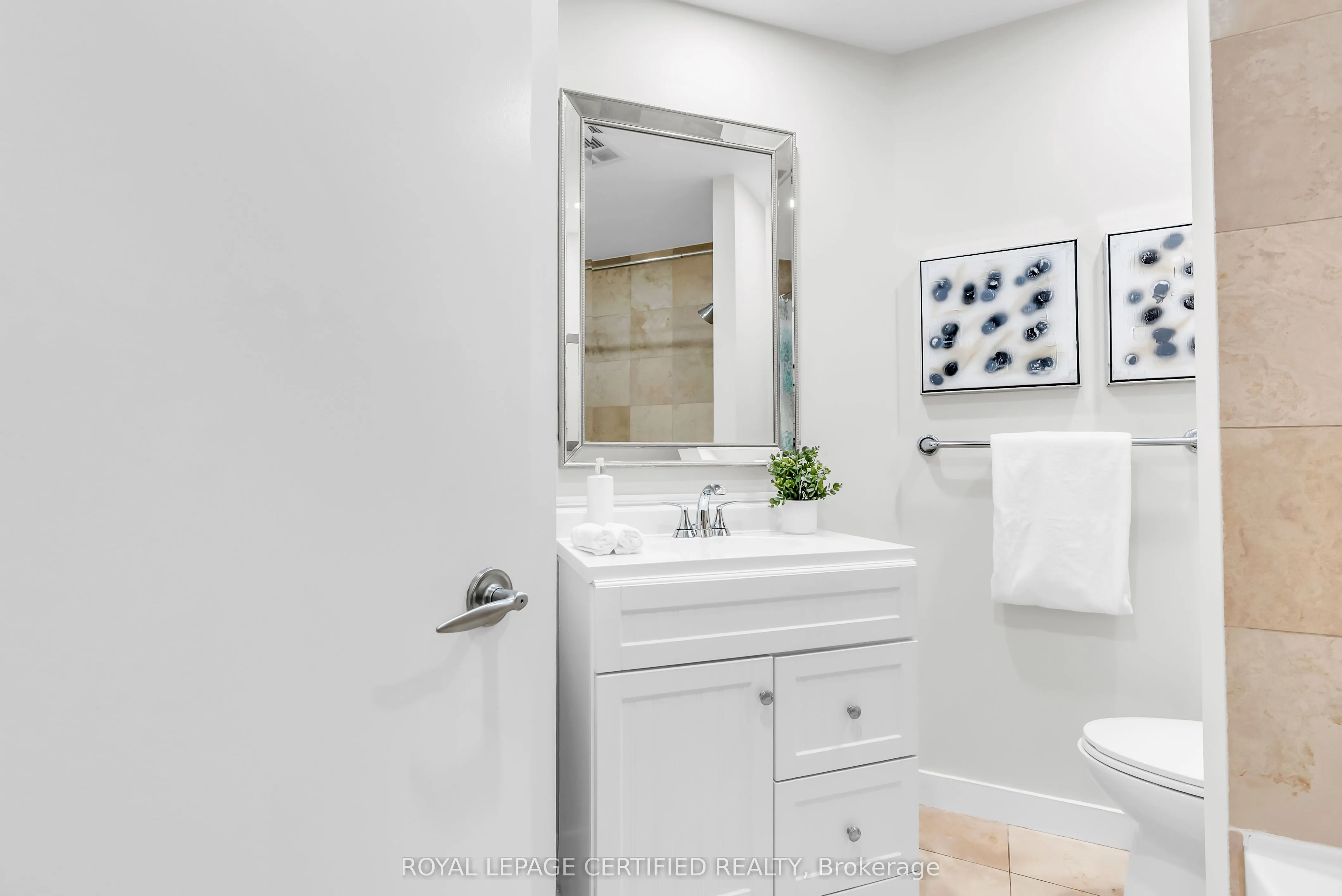 218 Queens Quay W, #1405