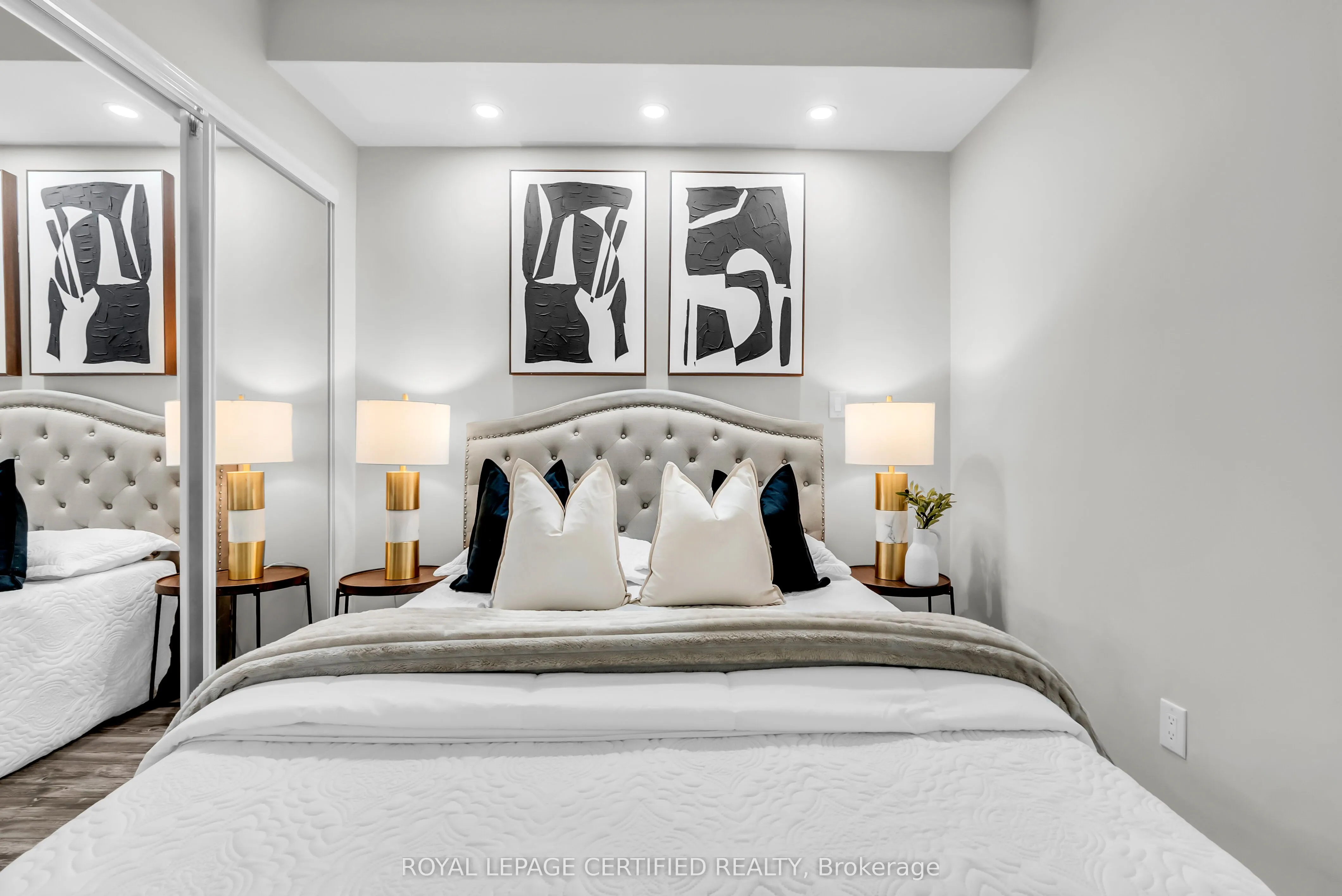 218 Queens Quay W, #1405