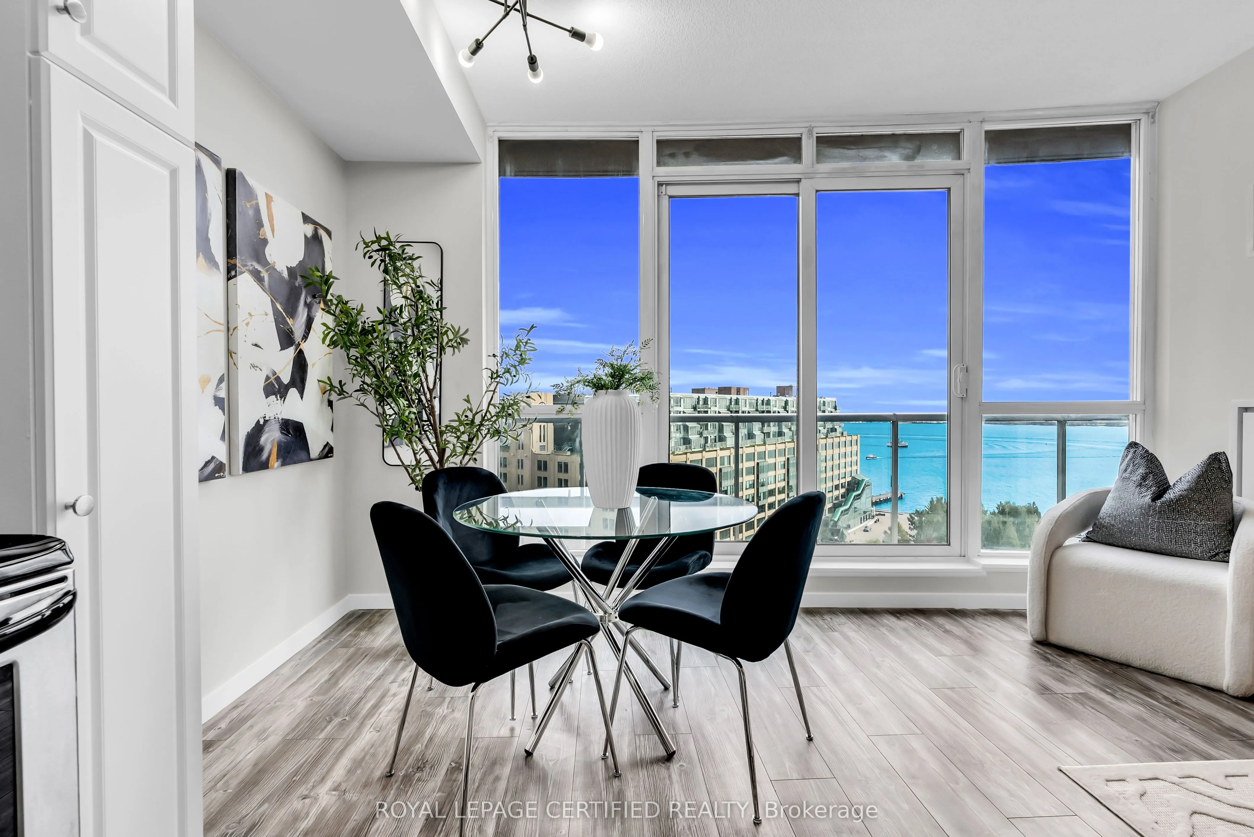 218 Queens Quay W, #1405