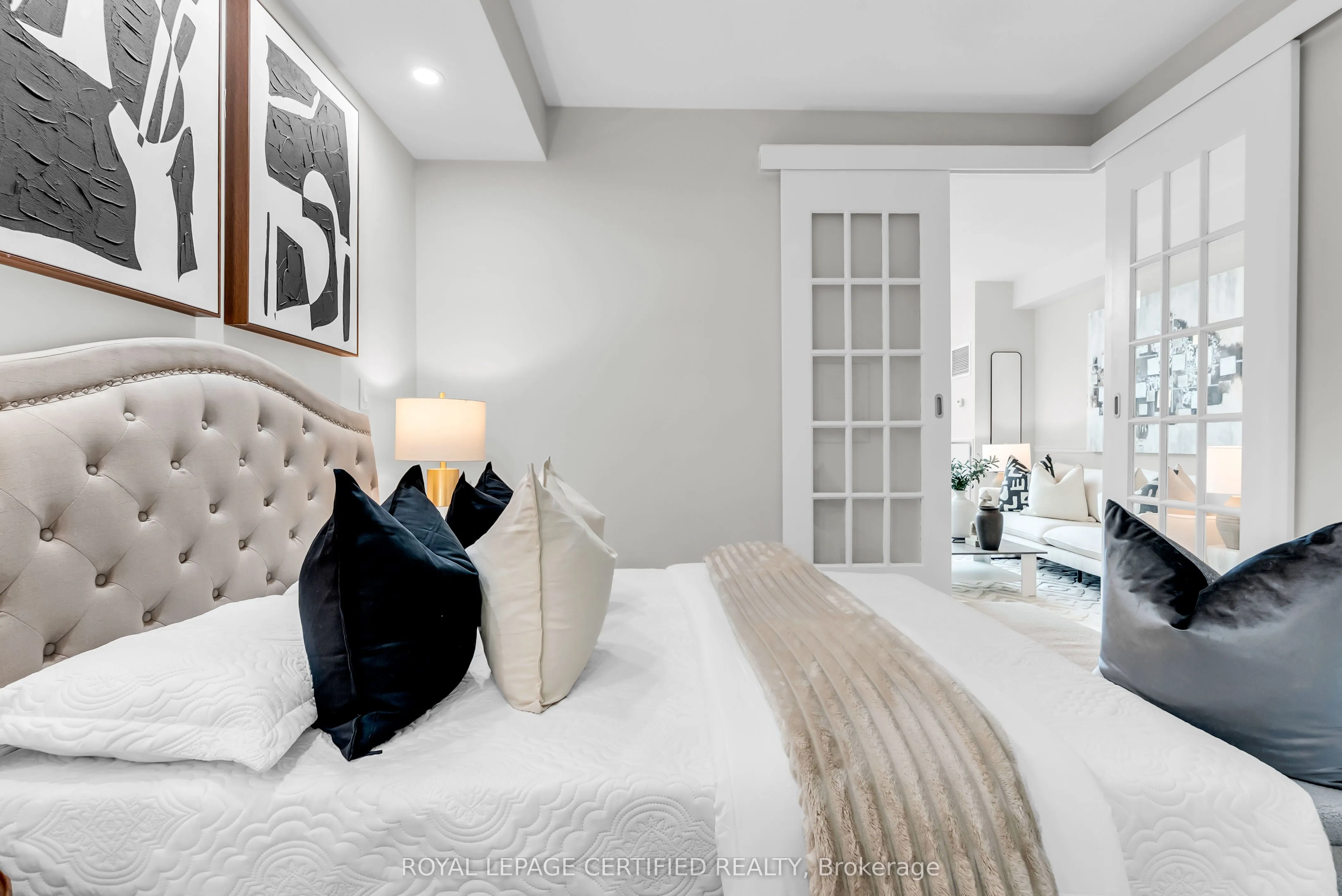 218 Queens Quay W, #1405