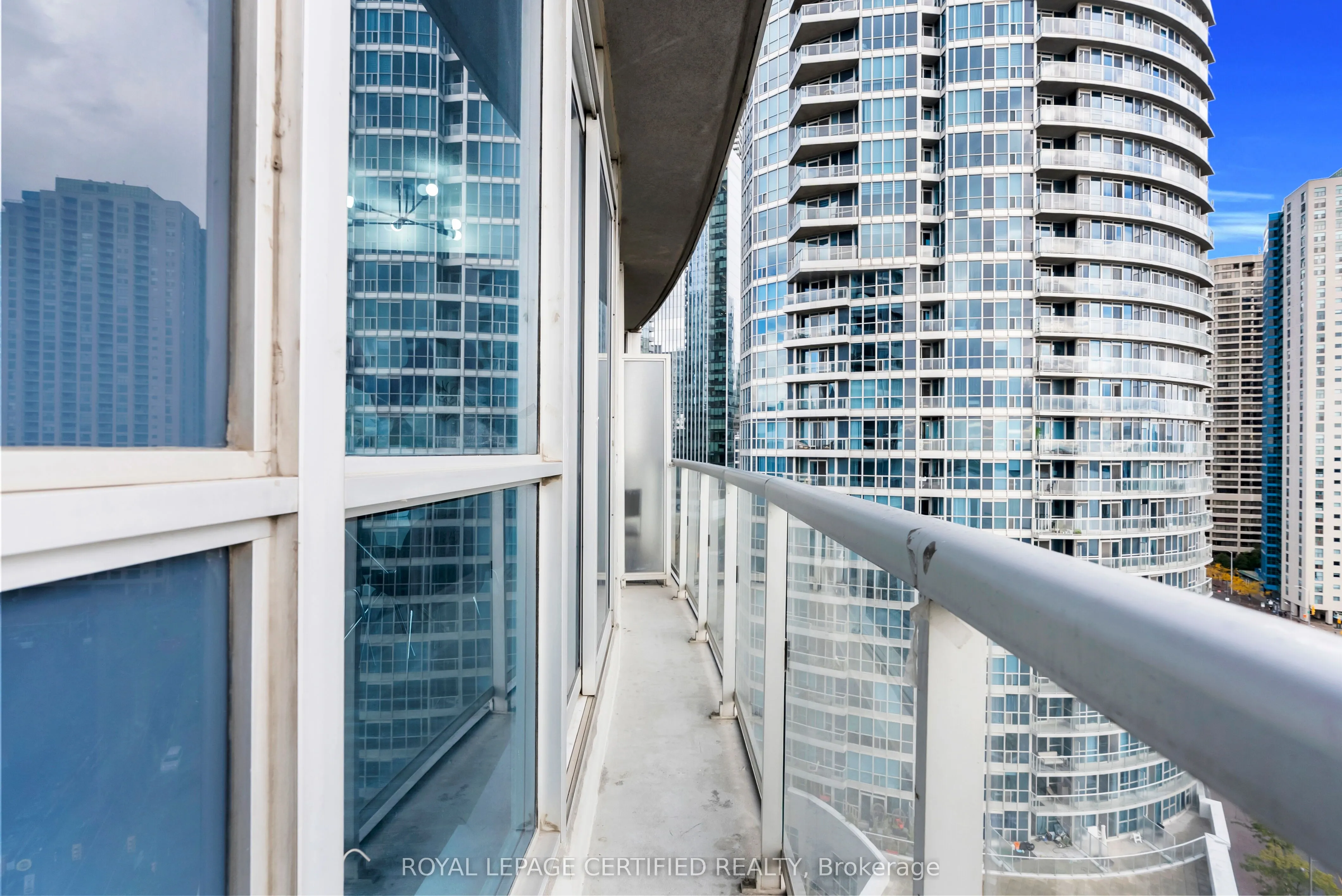 218 Queens Quay W, #1405