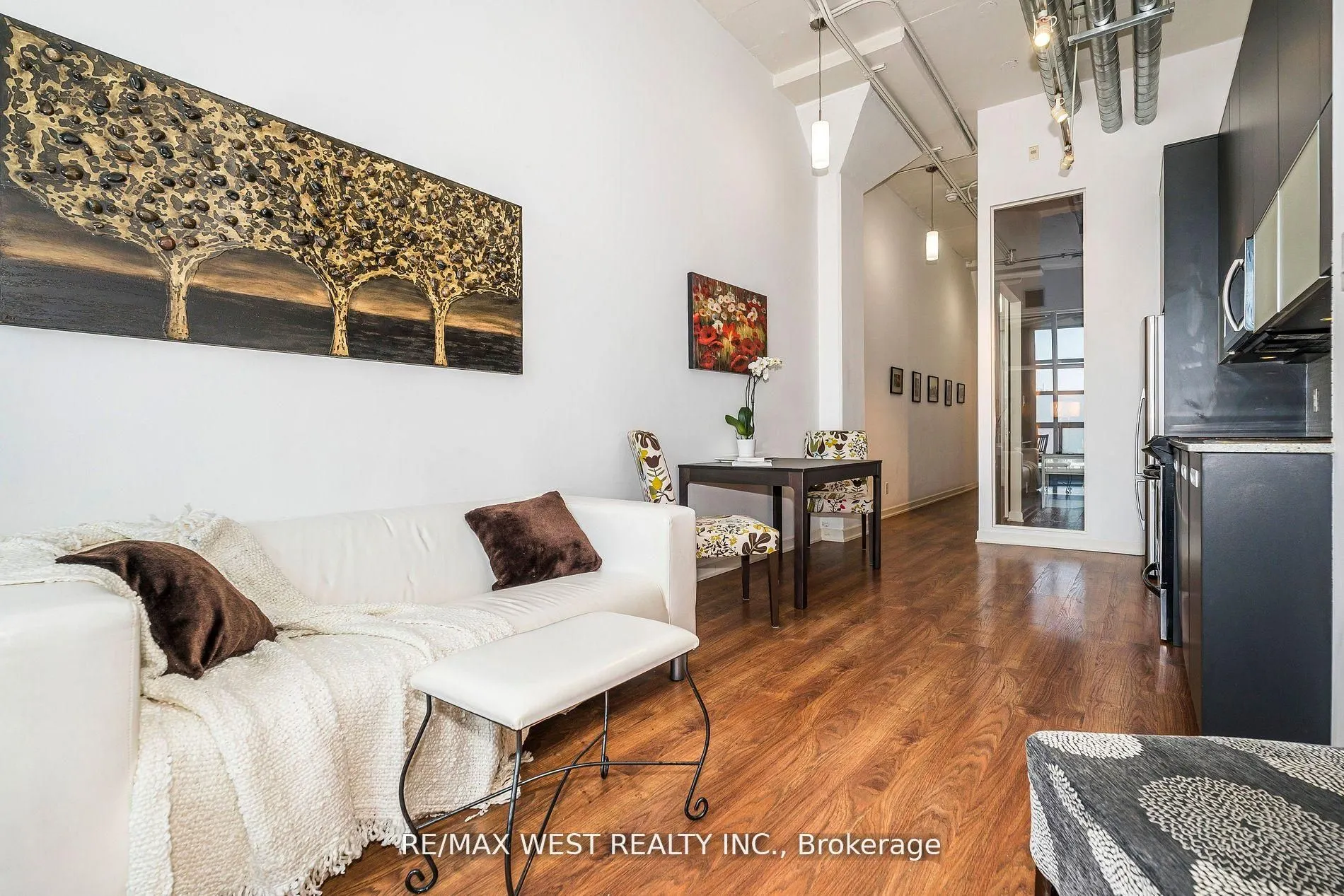 380 Macpherson Avenue, #333