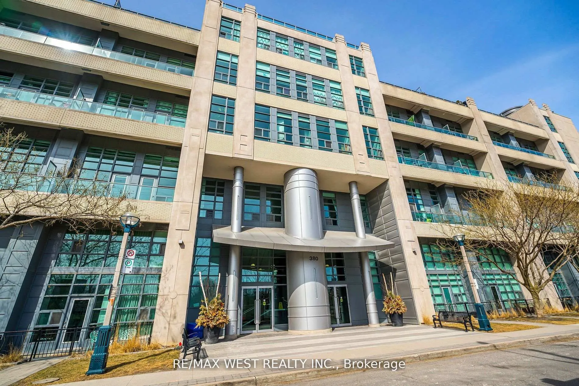 380 Macpherson Avenue, #333
