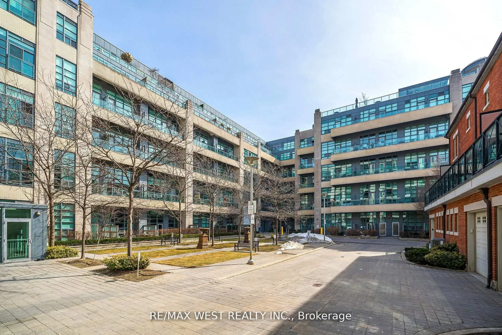 380 Macpherson Avenue, #333