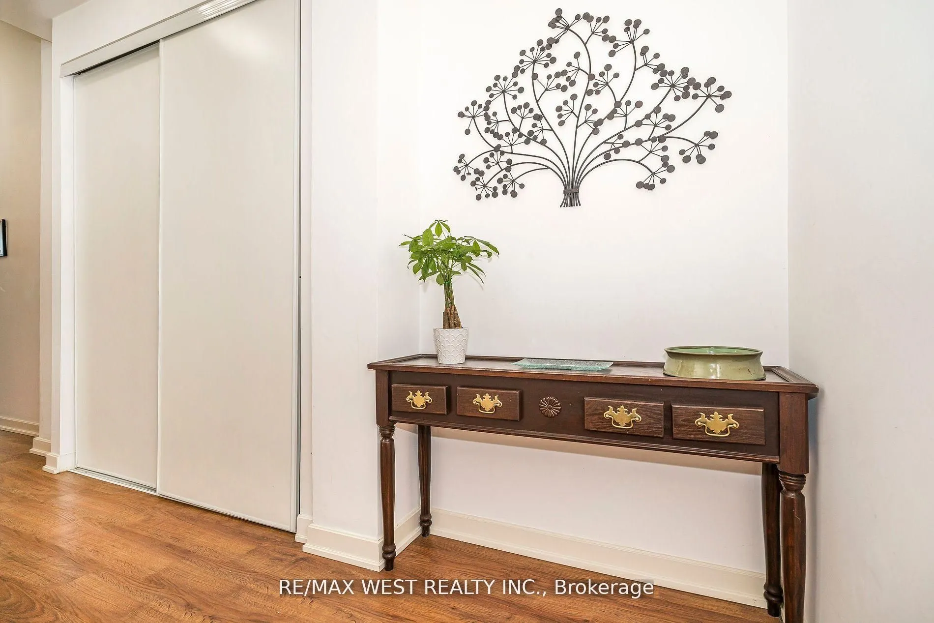 380 Macpherson Avenue, #333