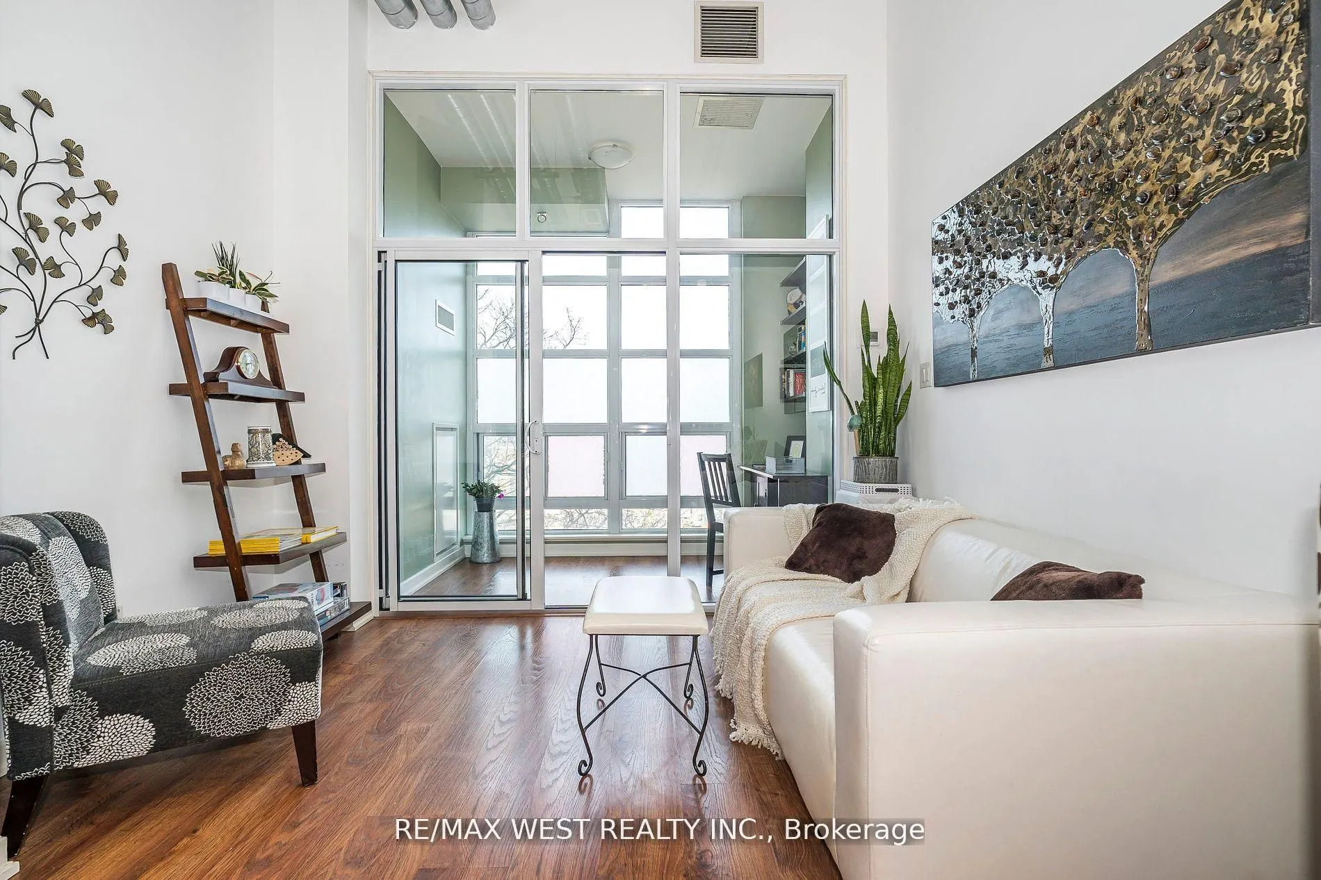 380 Macpherson Avenue, #333