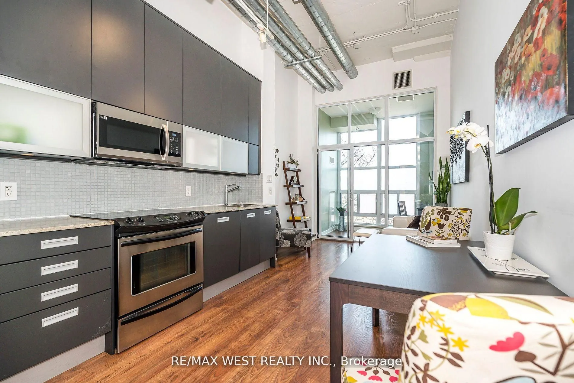 380 Macpherson Avenue, #333