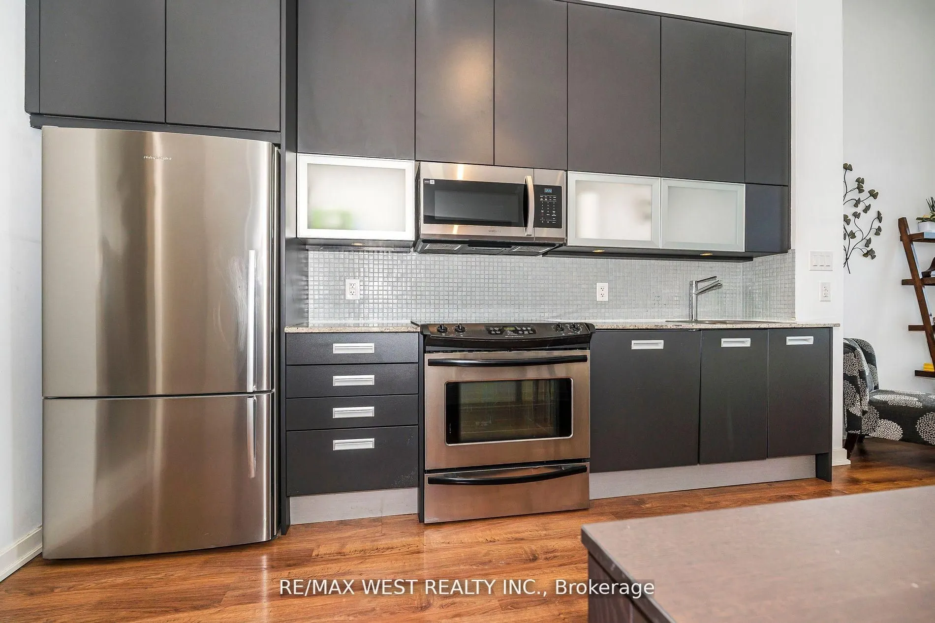 380 Macpherson Avenue, #333