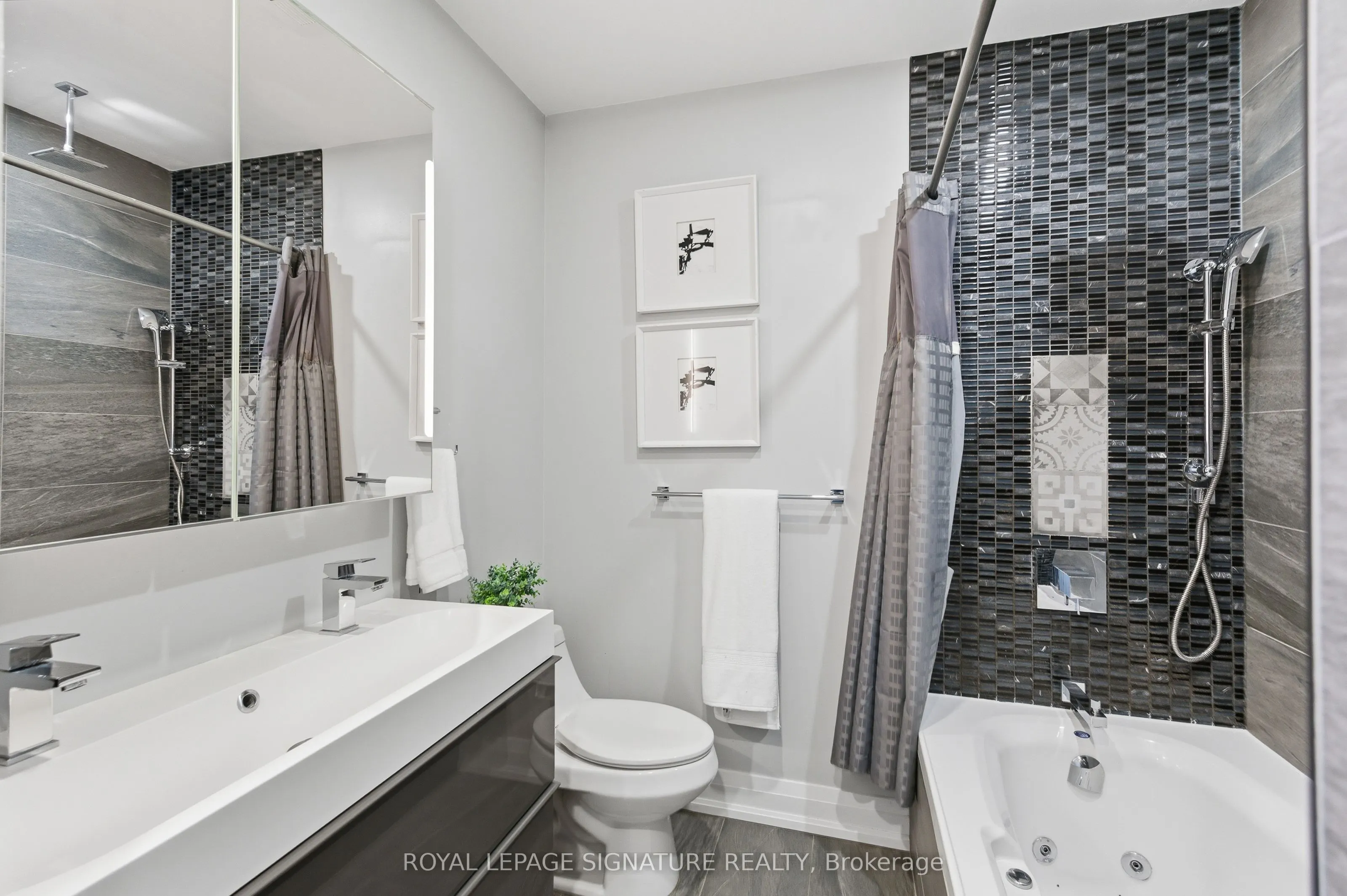 60 Bathurst Street, #503