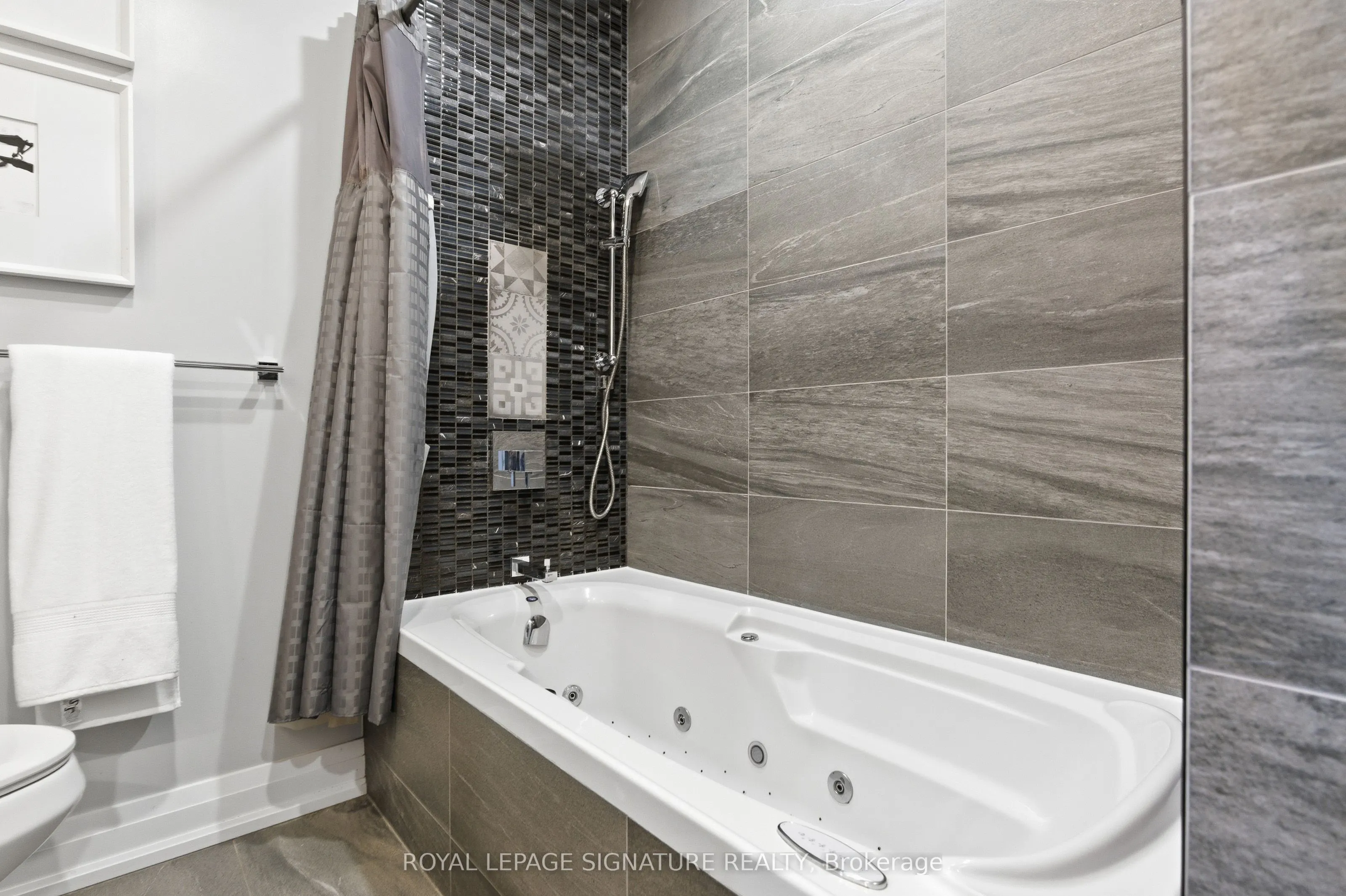 60 Bathurst Street, #503