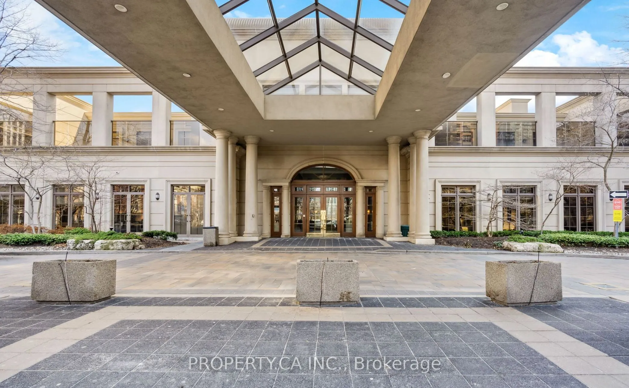 80 Harrison Garden Boulevard, #923