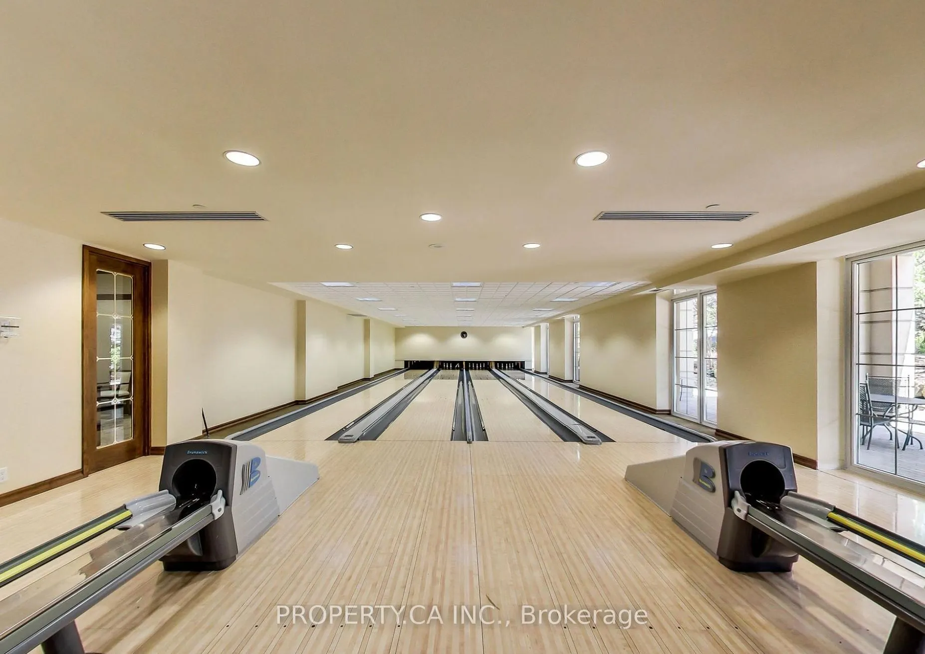 80 Harrison Garden Boulevard, #923