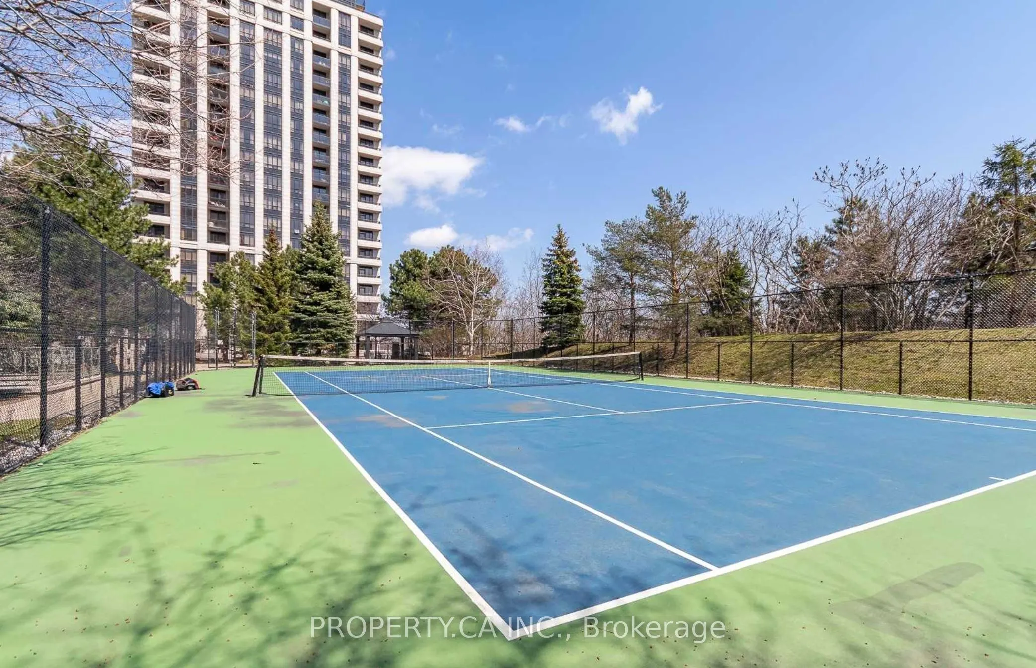 80 Harrison Garden Boulevard, #923