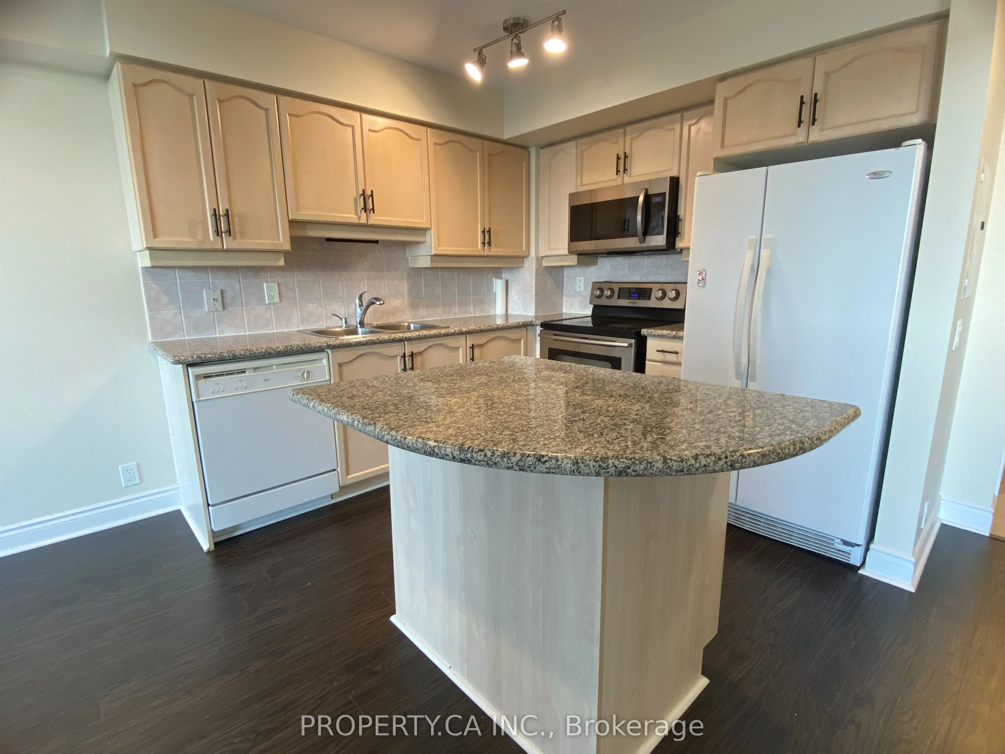 80 Harrison Garden Boulevard, #923