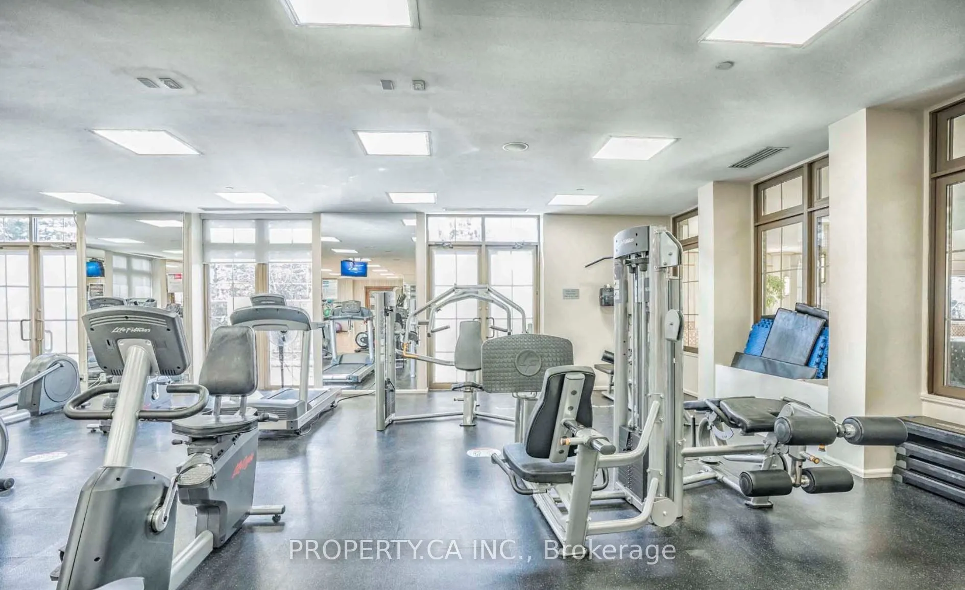 80 Harrison Garden Boulevard, #923