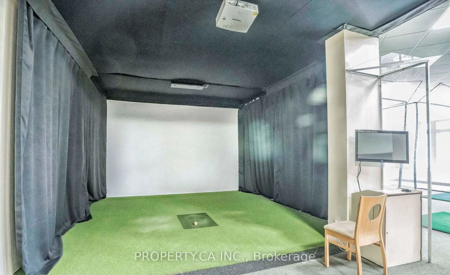 80 Harrison Garden Boulevard, #923