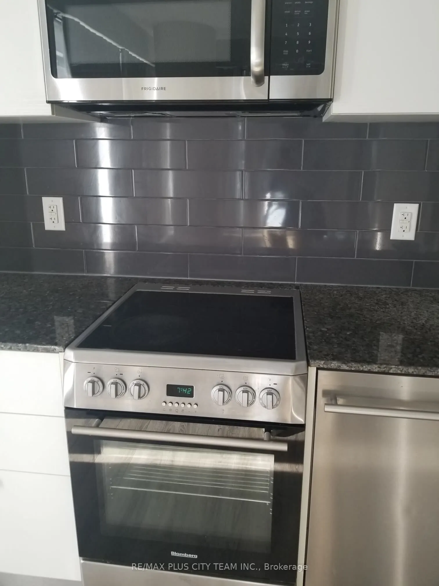 42 Charles Street E, #1504