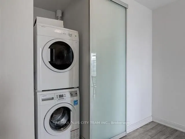 42 Charles Street E, #1504