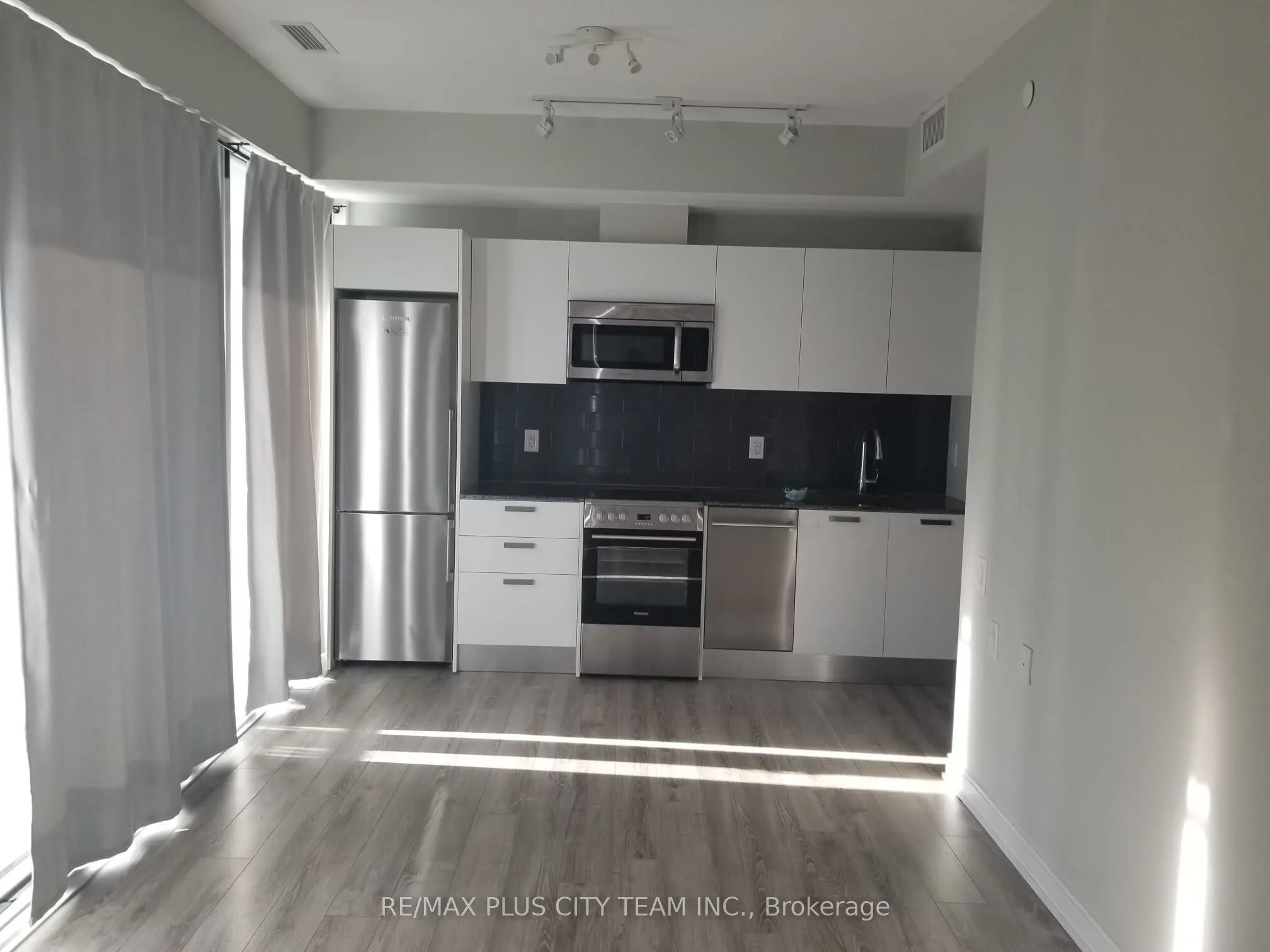 42 Charles Street E, #1504