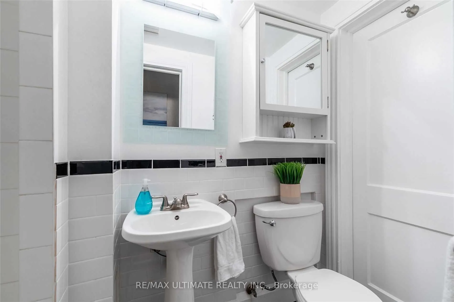 470 Oriole Parkway, #1