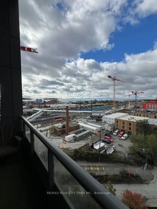 5 Hanna Avenue, #645