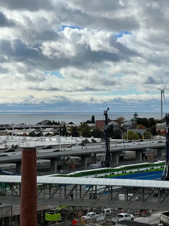 5 Hanna Avenue, #645