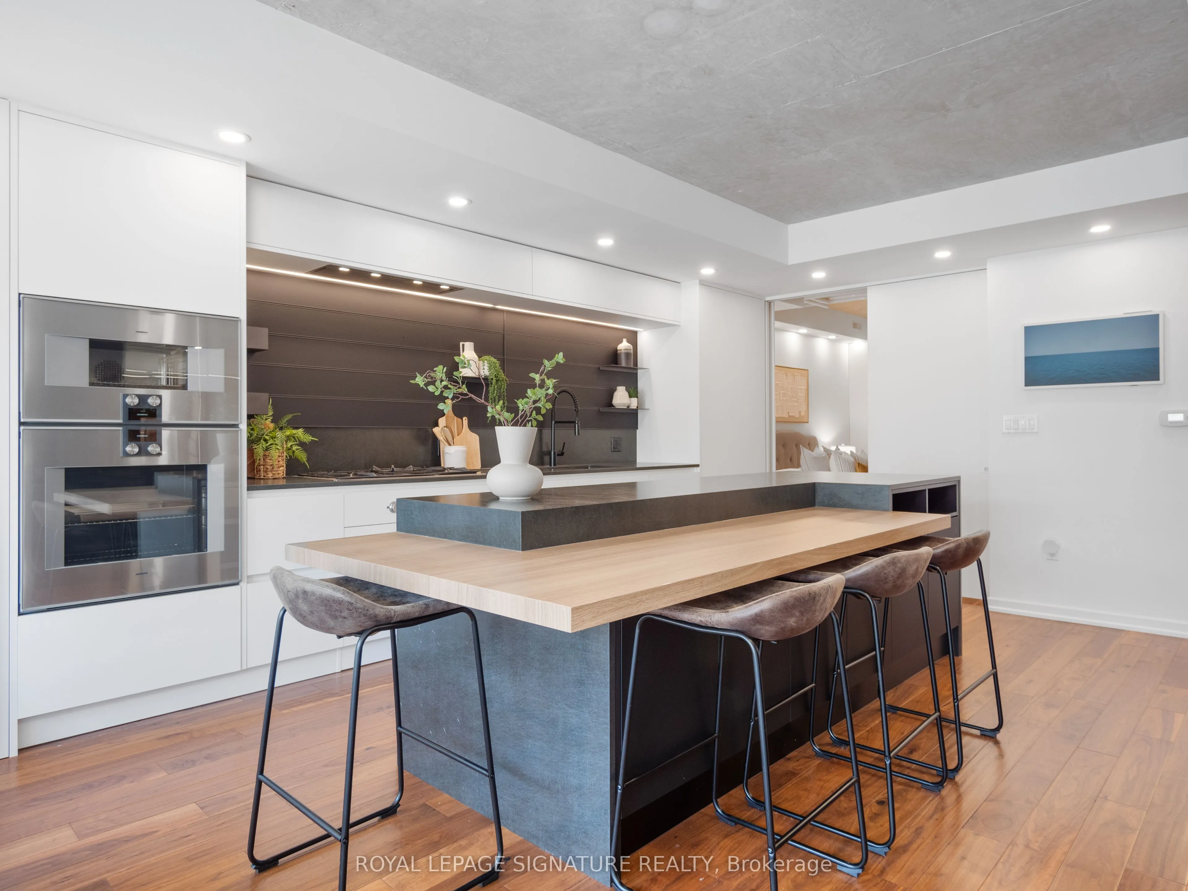 533 Richmond Street W, #PH2