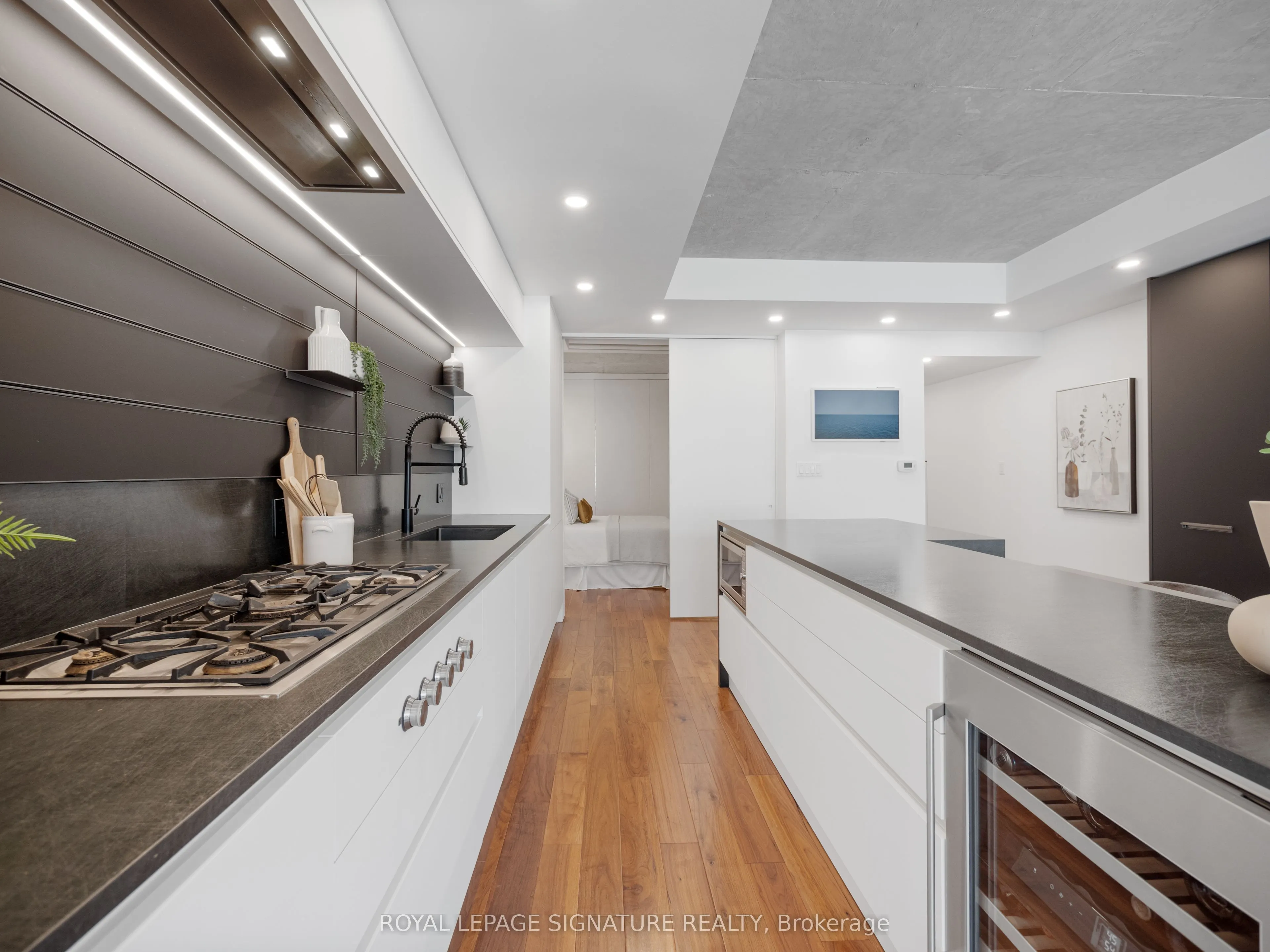 533 Richmond Street W, #PH2