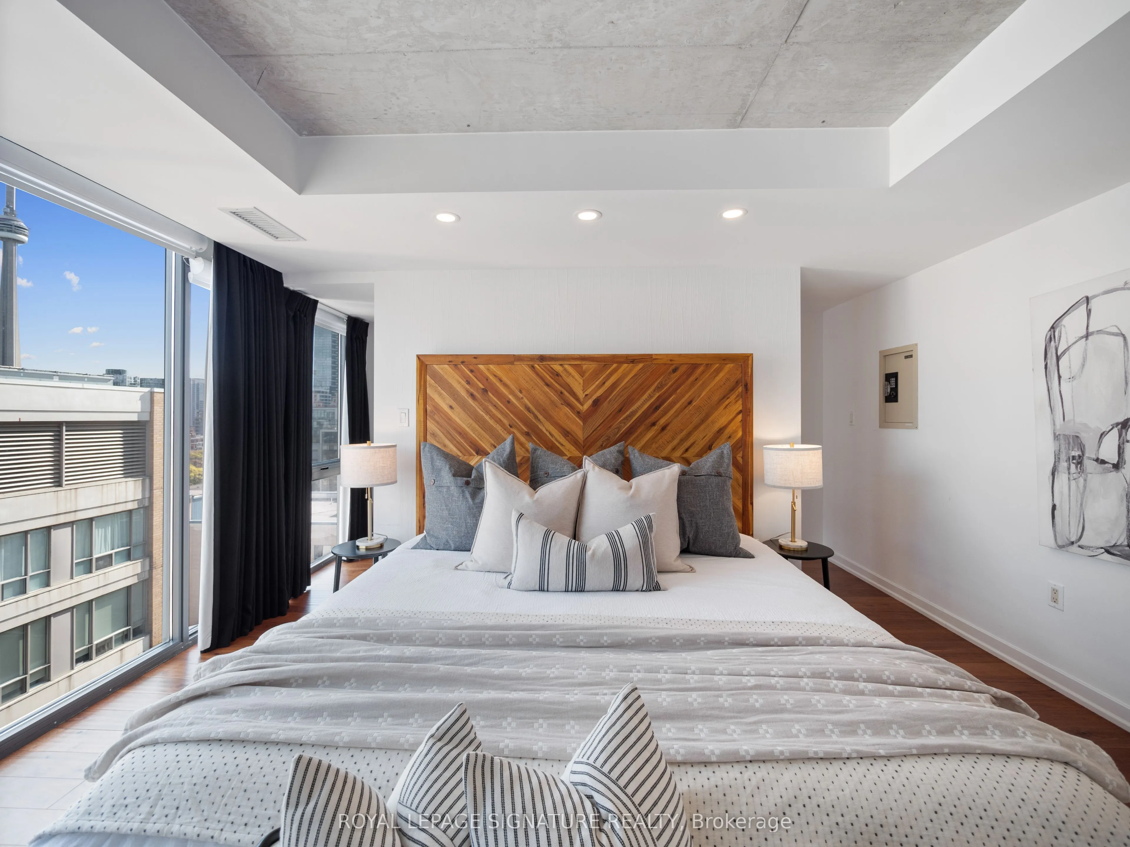 533 Richmond Street W, #PH2