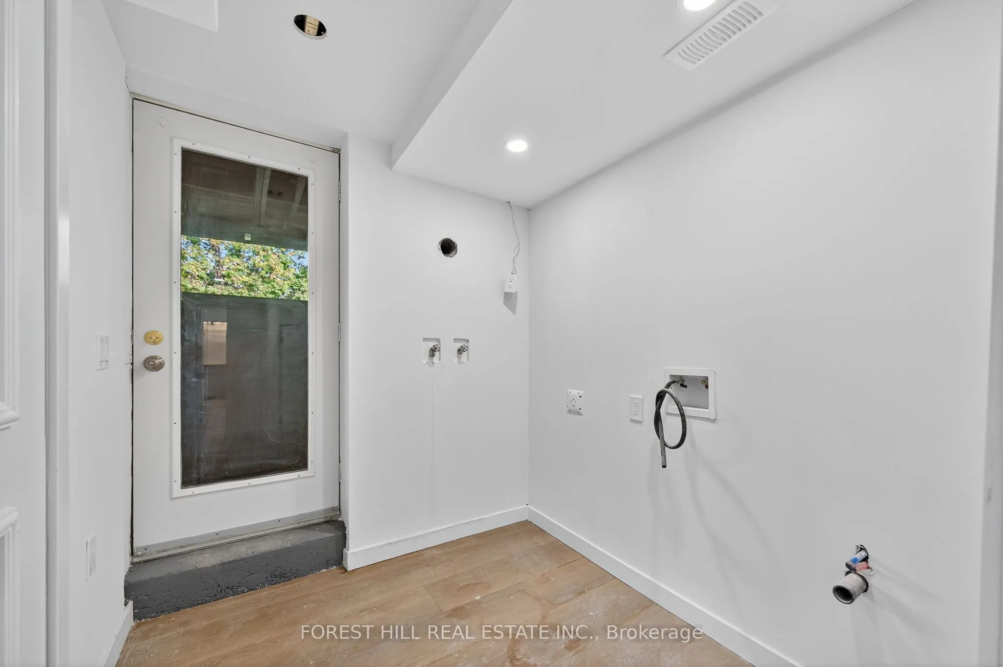 19 Candis - lower level Drive