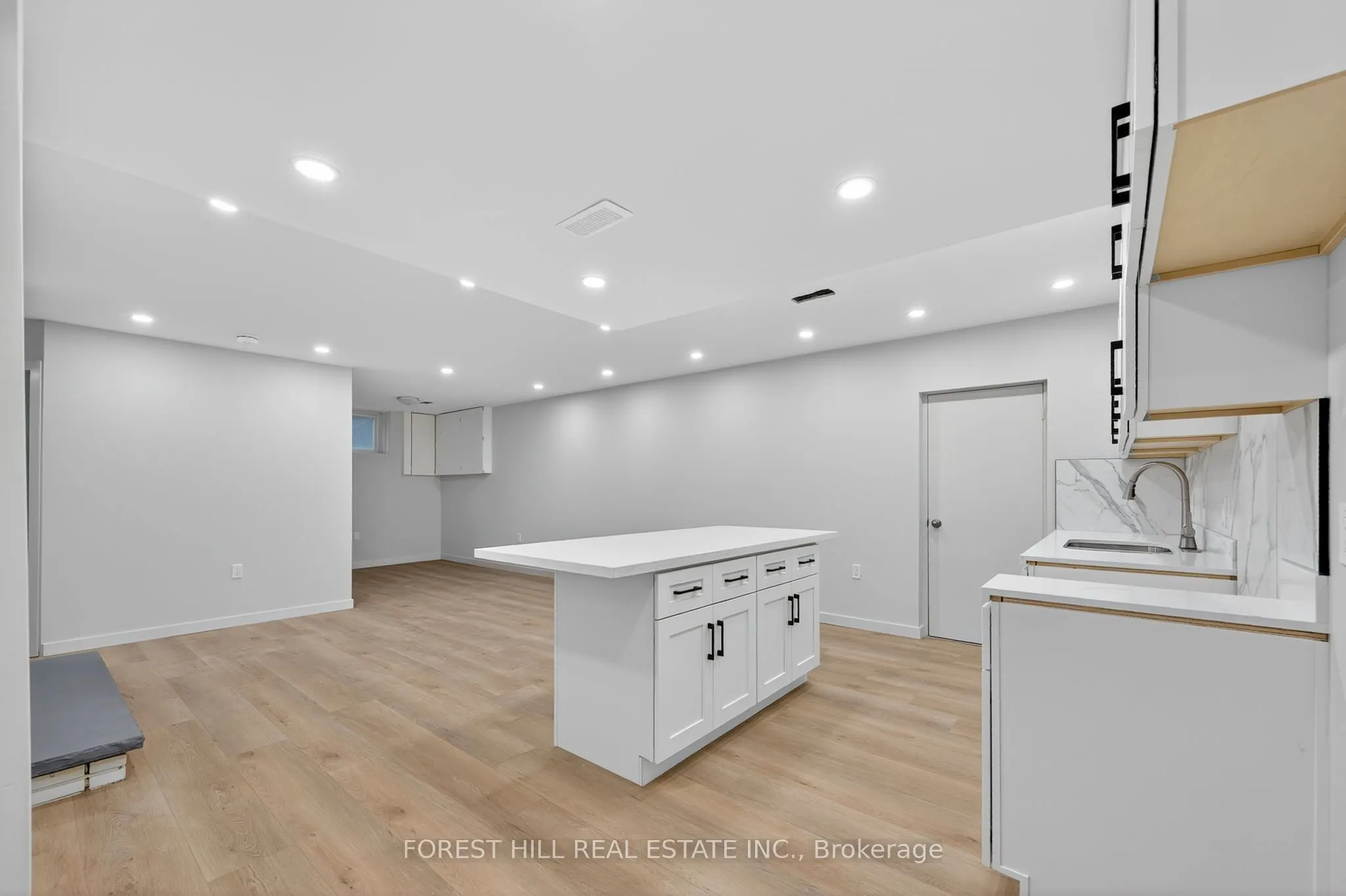 19 Candis - lower level Drive