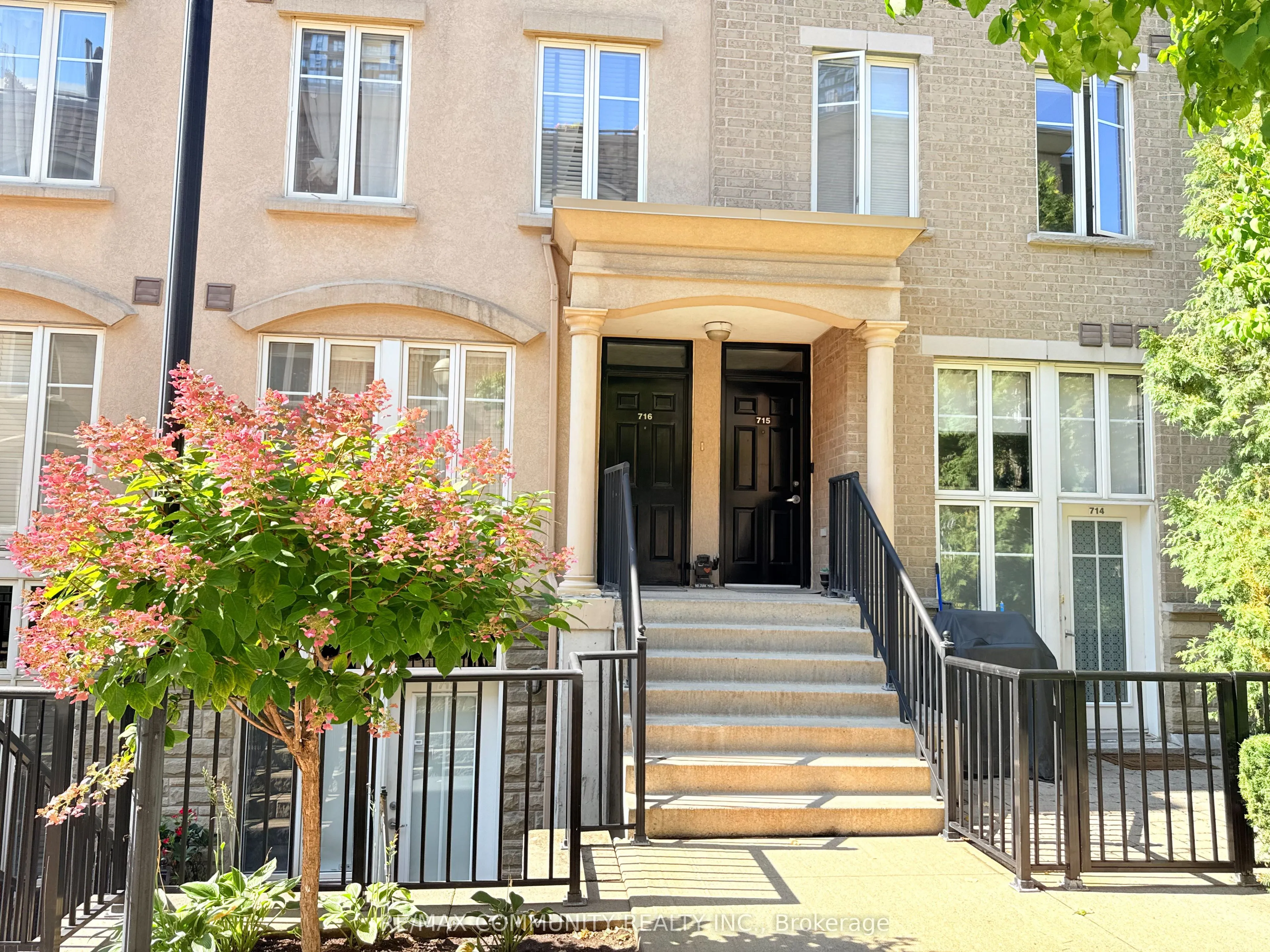 42 Western Battery Road #716