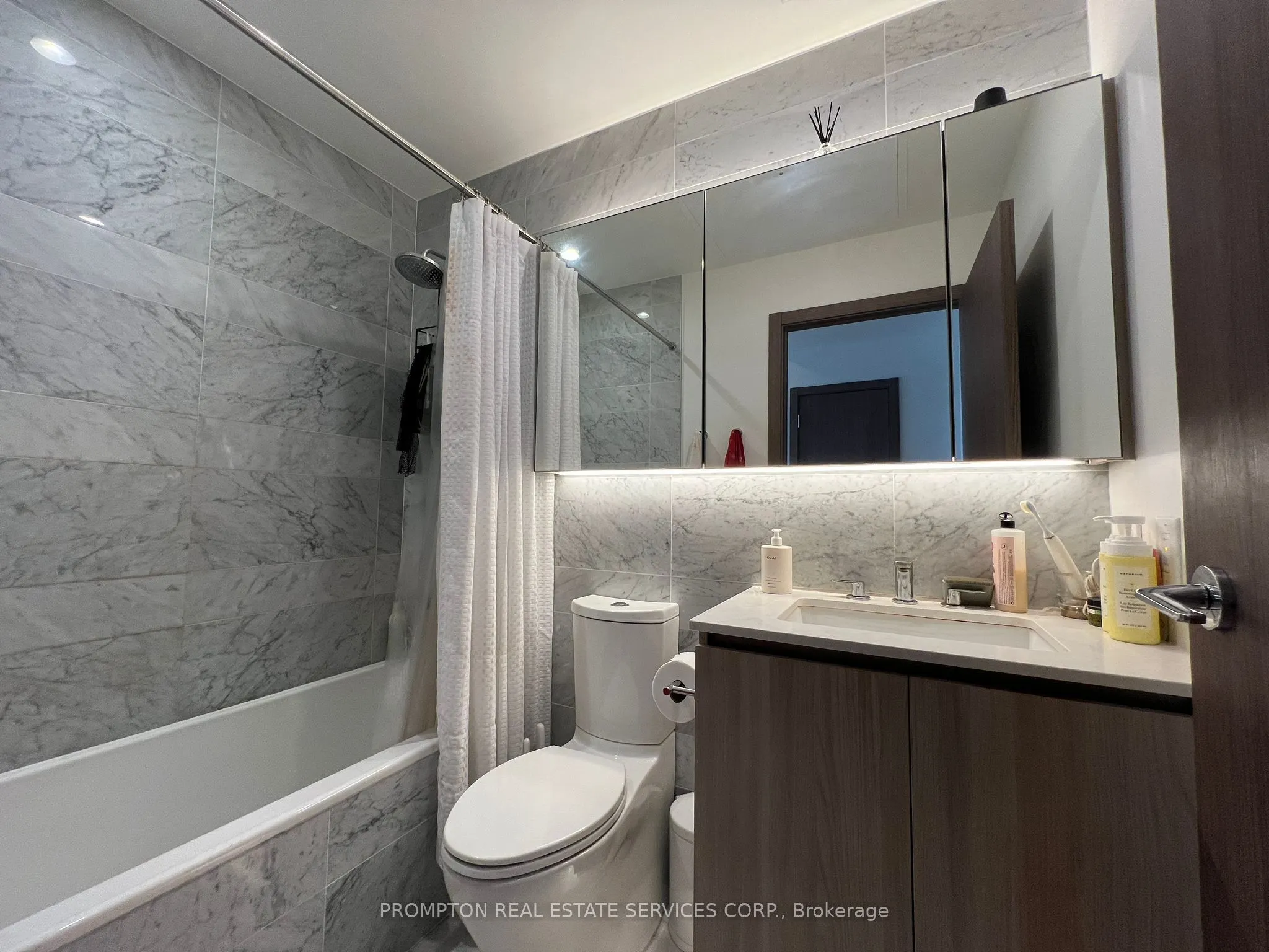 17 Bathurst Street, #4209