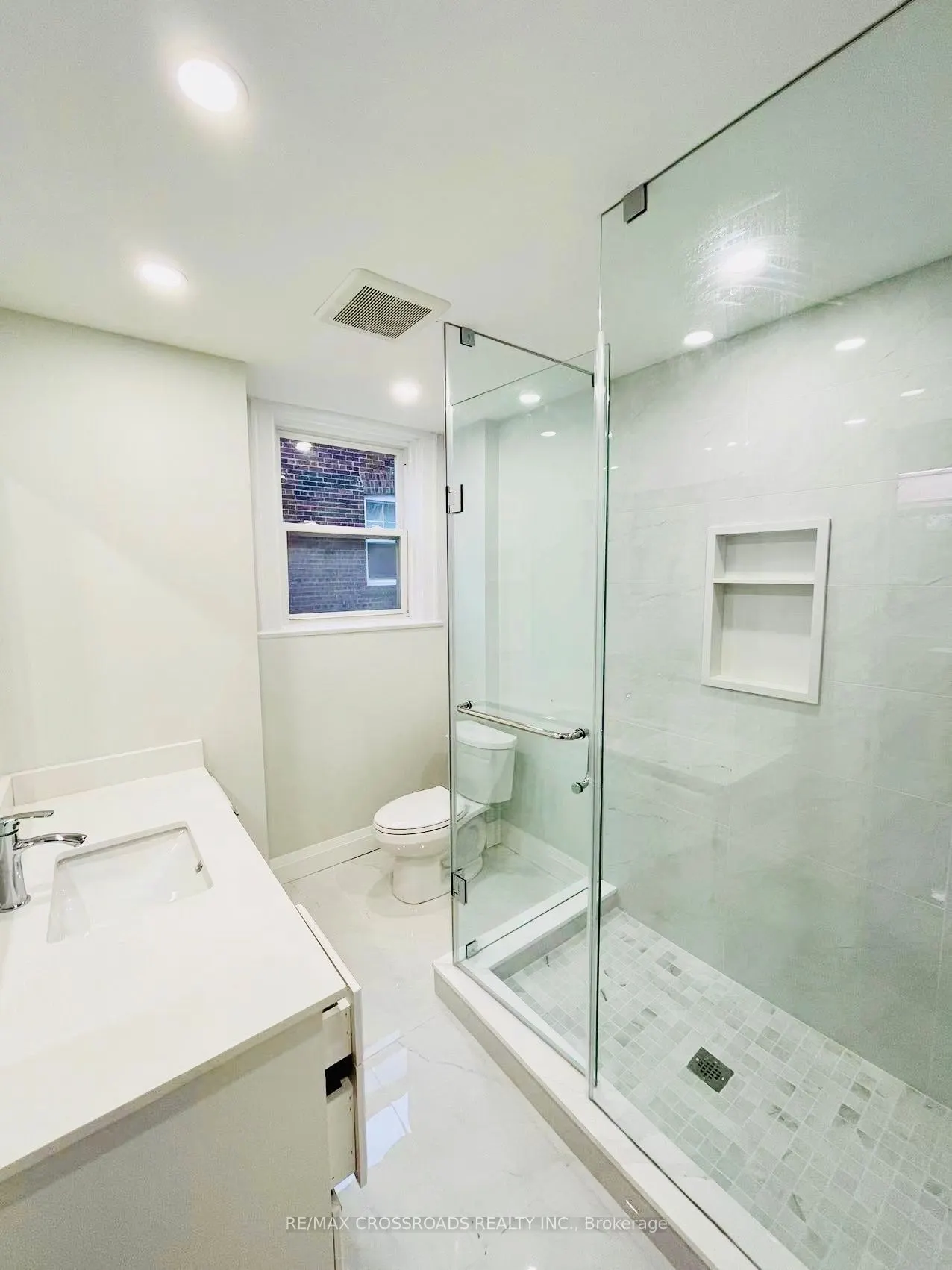 65 Lawrence Avenue E, #Main