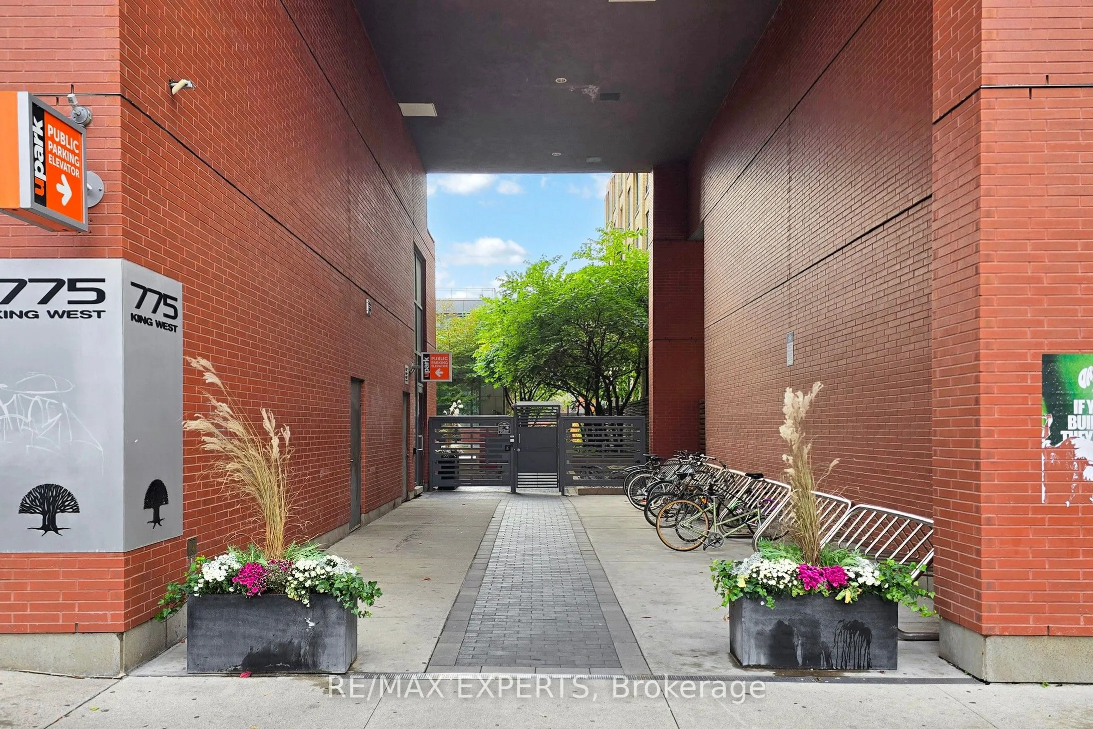 775 King Street W, #1013