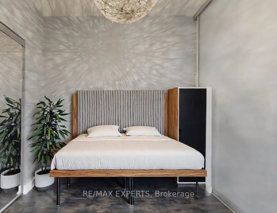 775 King Street W, #1013