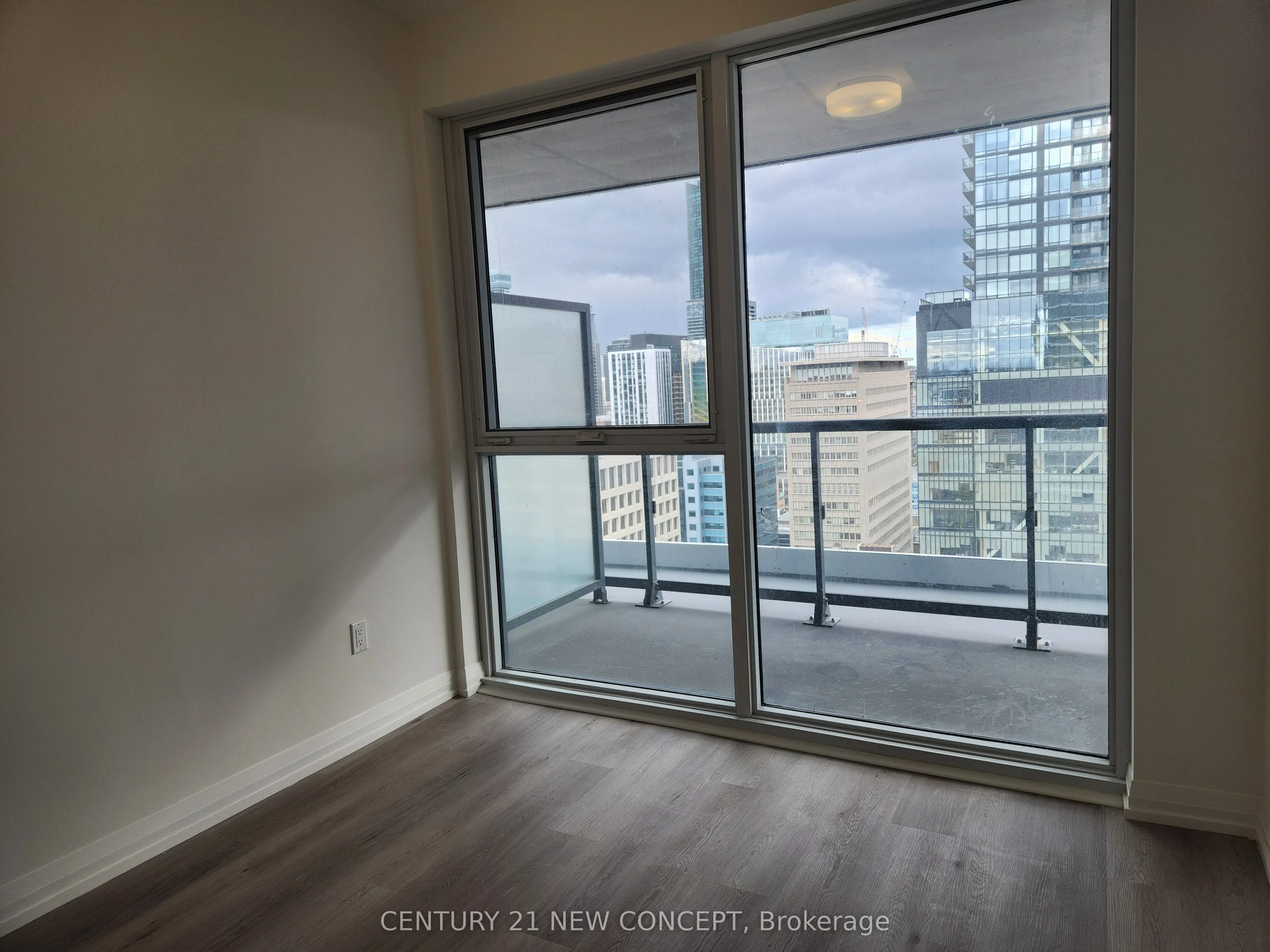 280 Dundas Street W, #2504