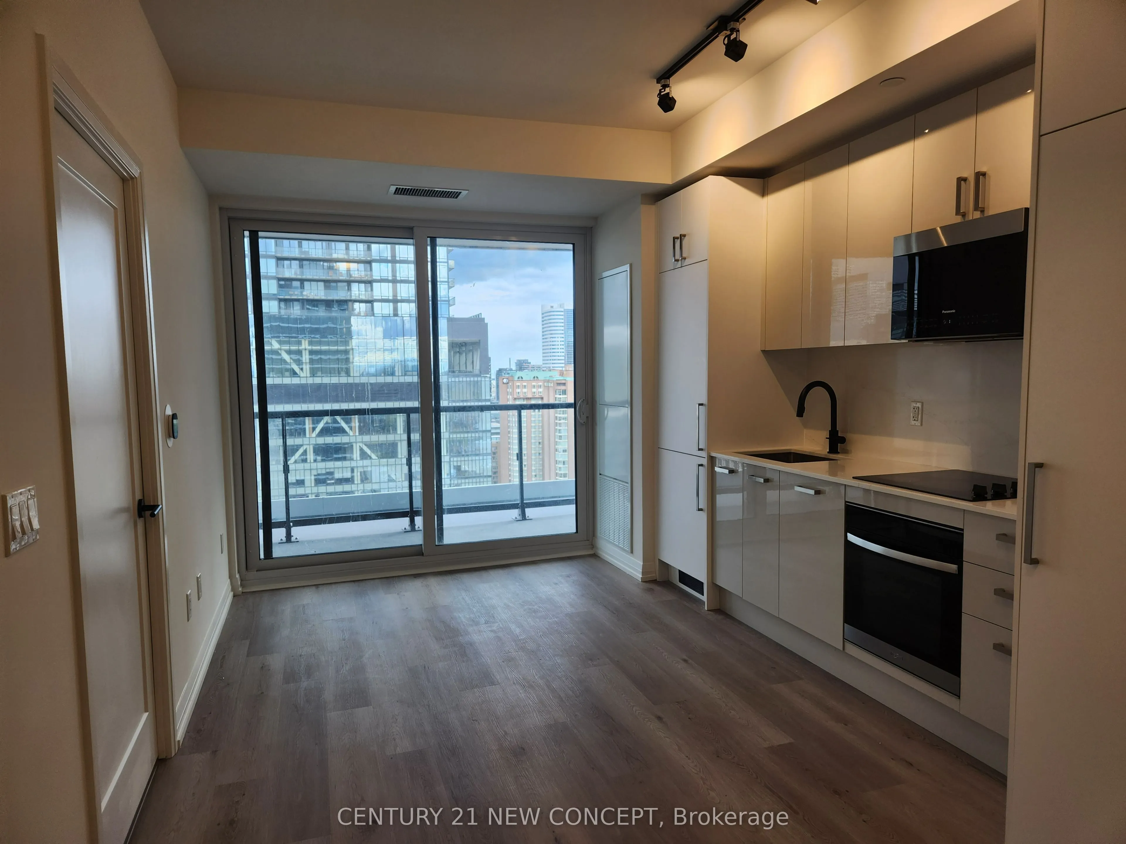 280 Dundas Street W, #2504