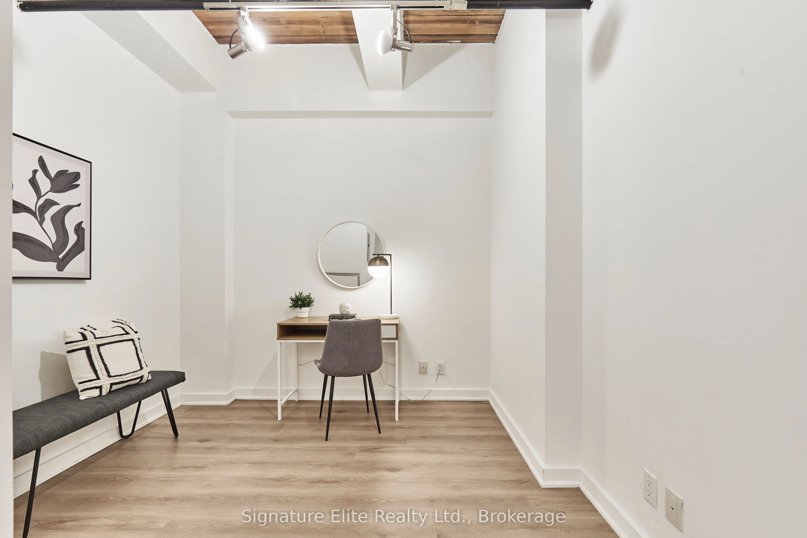 43 Hanna Avenue, #207