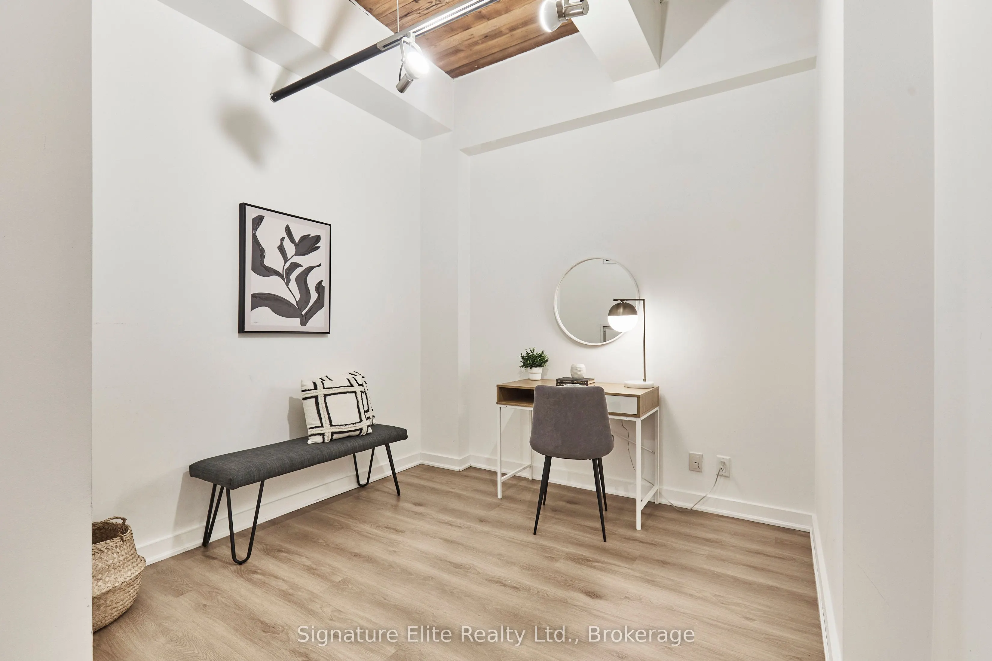 43 Hanna Avenue, #207